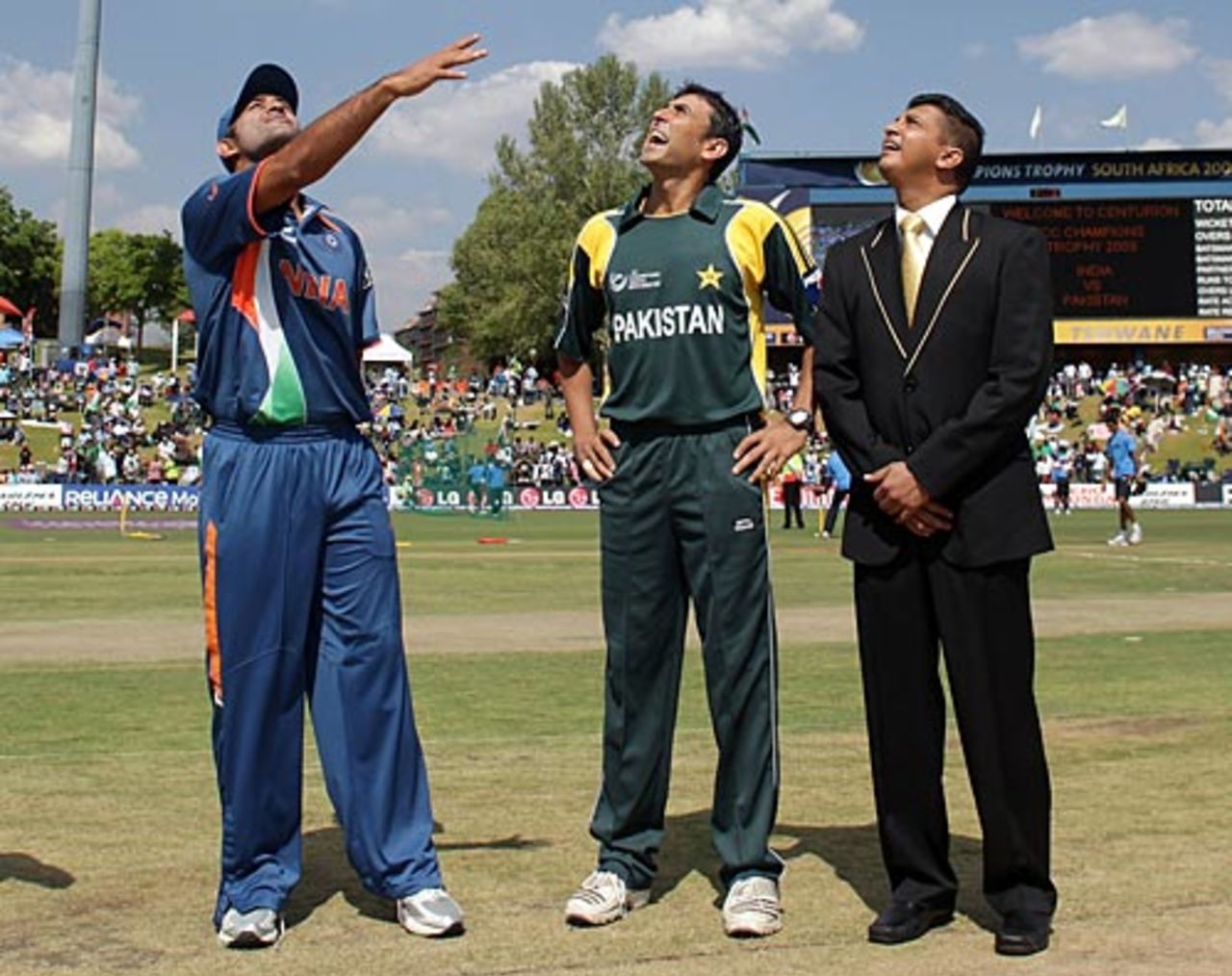 MS Dhoni and Younis Khan at the toss, India v Pakistan, Champions Trophy, Group A, Centurion, September 26, 2009