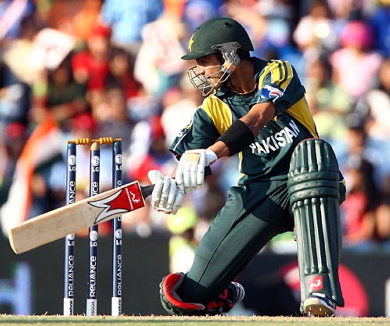 Shoaib Malik hits through point, India v Pakistan, Champions Trophy, Group A, Centurion, September 26, 2009