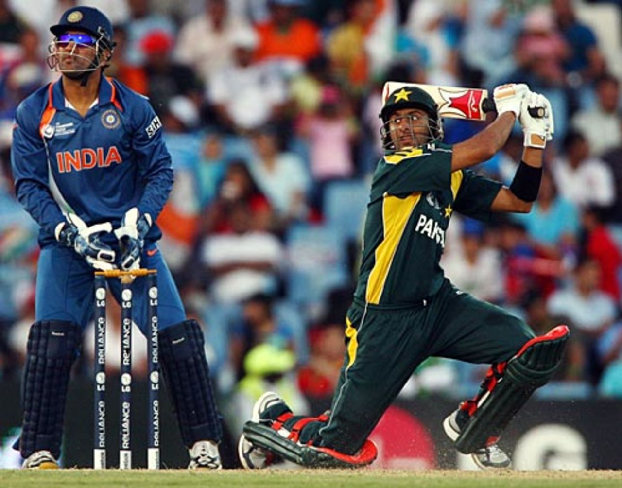 Shoaib Malik blasts over the off side, India v Pakistan, Champions Trophy, Group A, Centurion, September 26, 2009