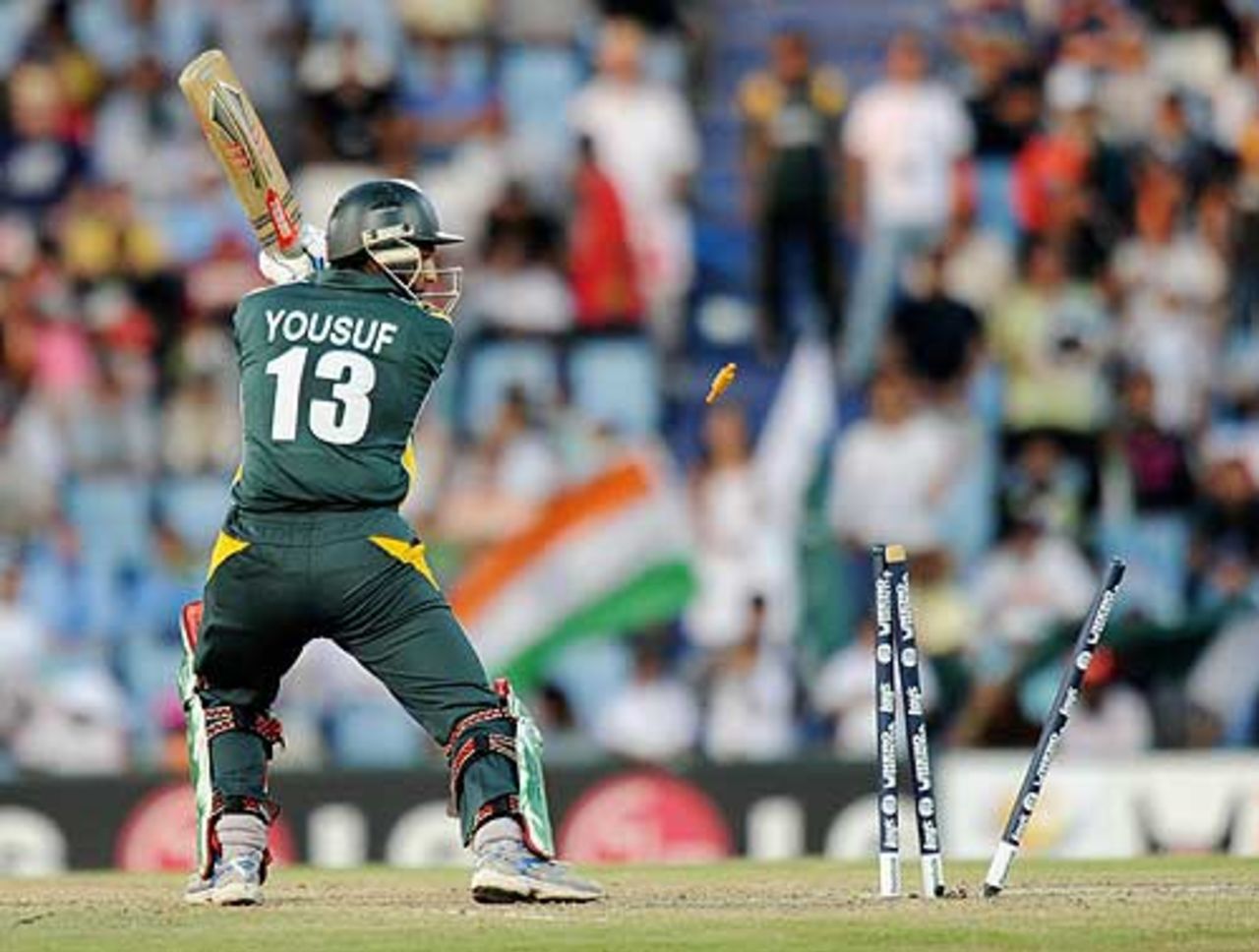 Mohammad Yousuf is bowled by Ashish Nehra, India v Pakistan, Champions Trophy, Group A, Centurion, September 26, 2009