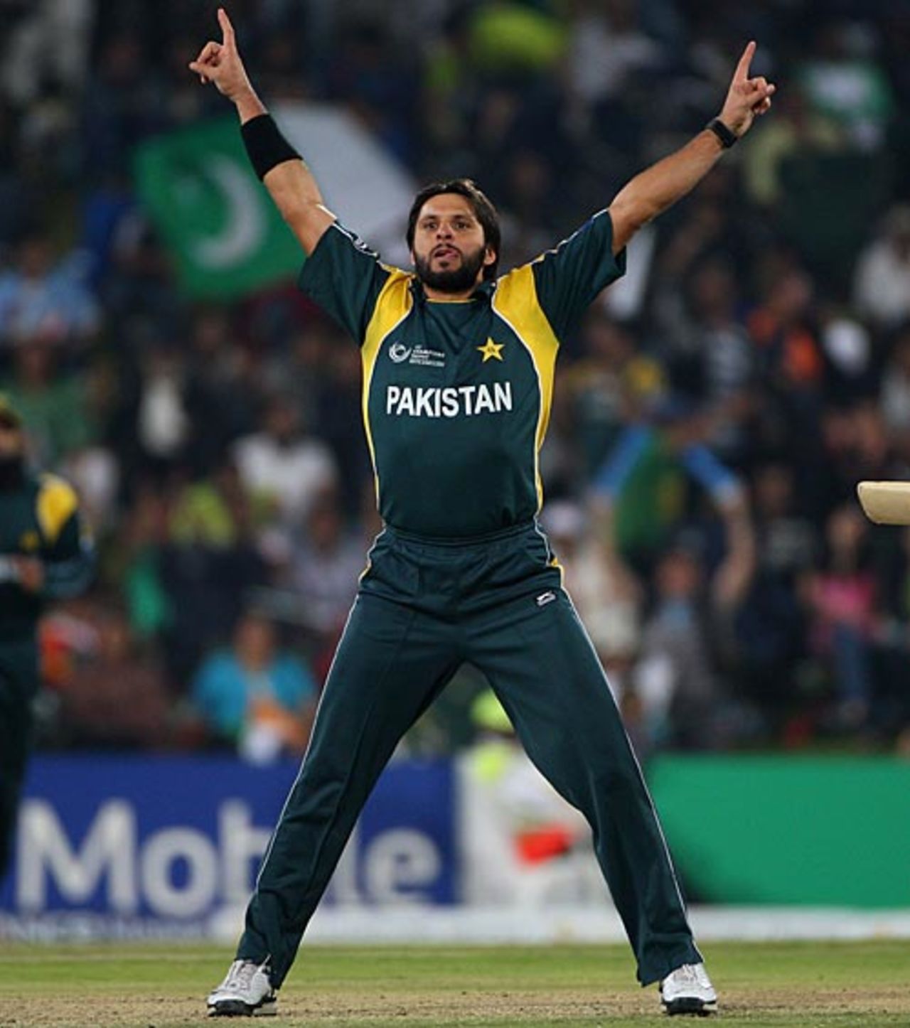 Shahid Afridi does his version of an Andrew Flintoff celebration, India v Pakistan, Champions Trophy, Group A, Centurion, September 26, 2009