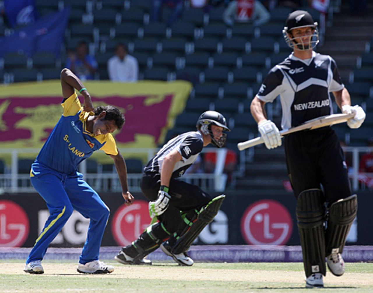Angelo Mathews is pumped up after sending back Grant Elliott, New Zealand v Sri Lanka, ICC Champions Trophy, Group B, Johannesburg, September 27, 2009