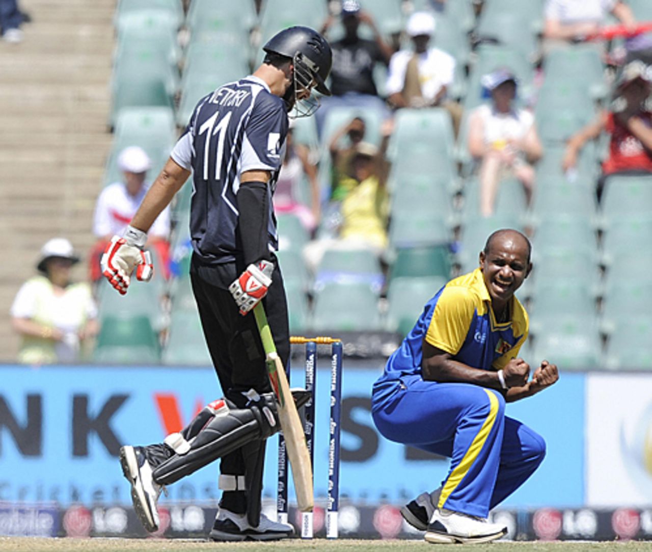 Sanath Jayasuriya accounts for Daniel Vettori, New Zealand v Sri Lanka, ICC Champions Trophy, Group B, Johannesburg, September 27, 2009