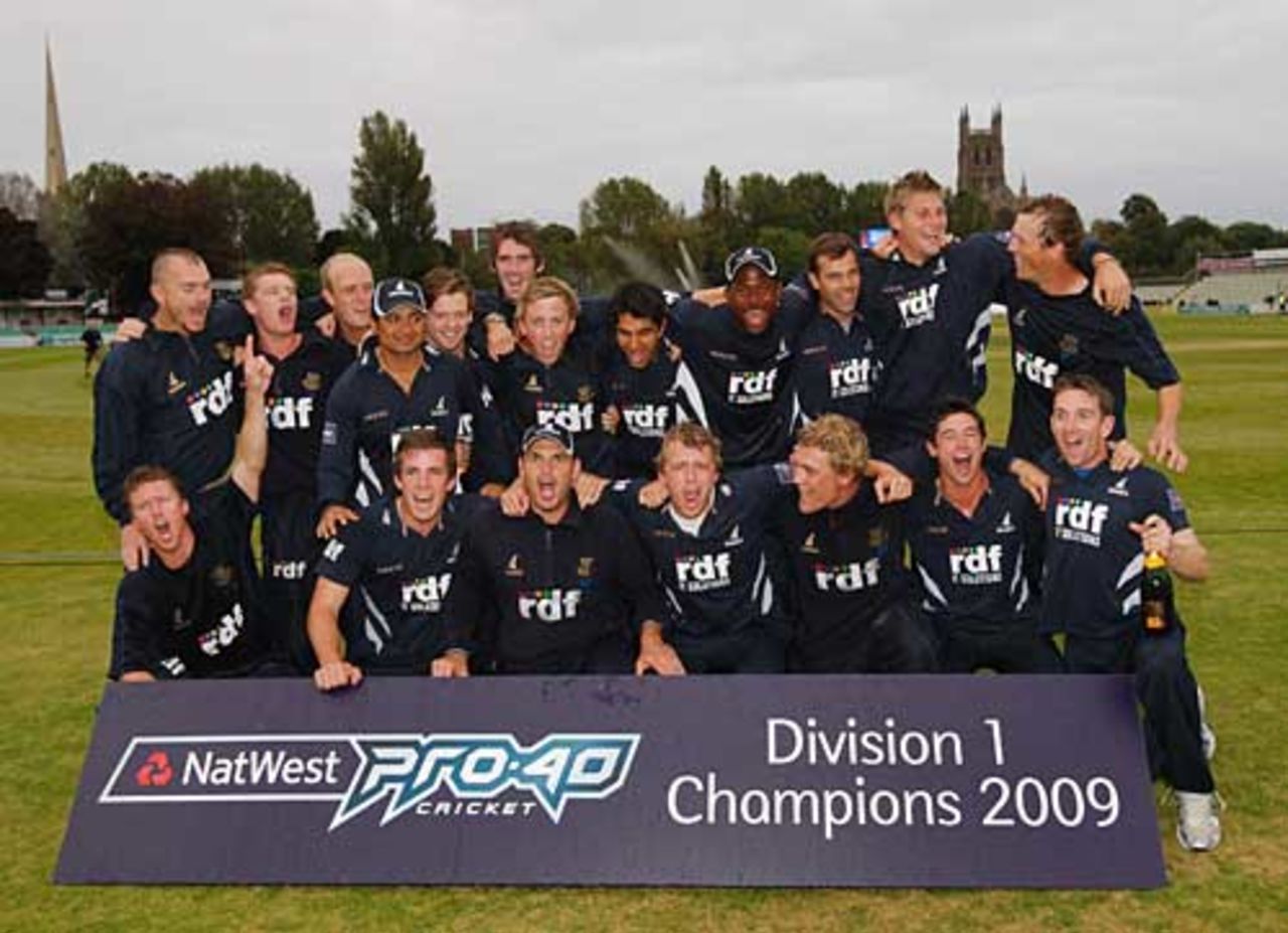 Losers, but still winners: Sussex celebrate their Pro40 Division One title, Worcestershire v Sussex, Pro40, New Road, September 27, 2009