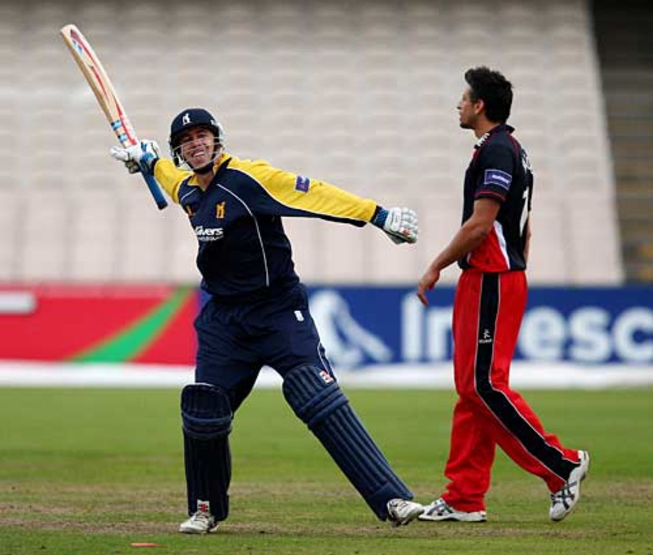 Rikki Clarke hit the winning run as Warwickshire clinched the Division Two title, Lancashire v Warwickshire, Pro40, Old Trafford, September 27, 2009