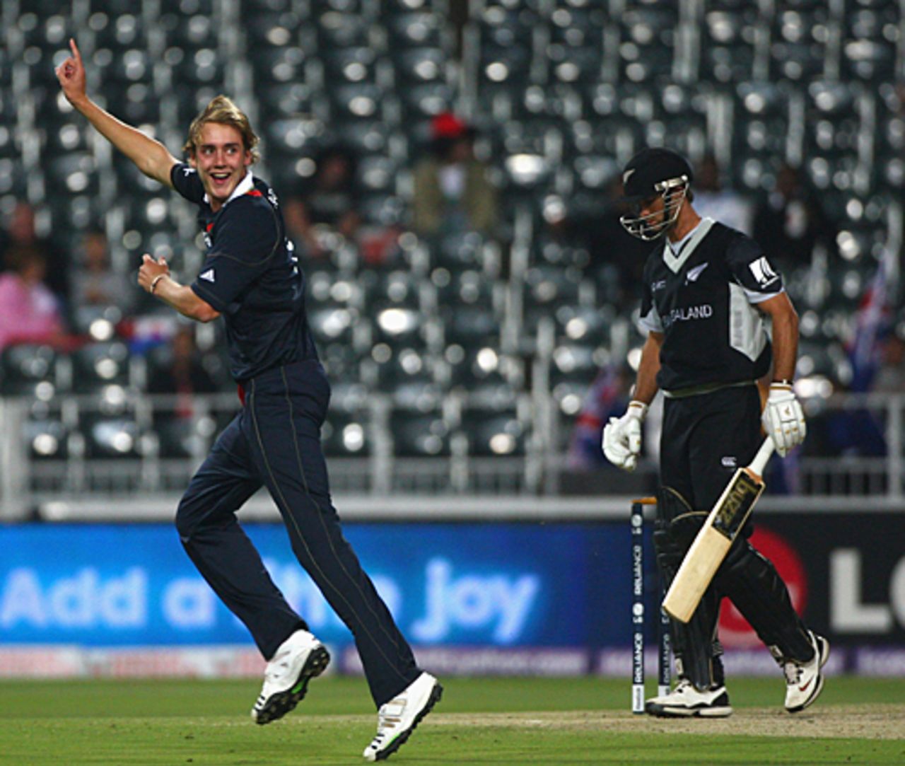 Stuart Broad gets rid of Grant Elliott, England v New Zealand, ICC Champions Trophy, Group B, Johannesburg, September 29, 2009