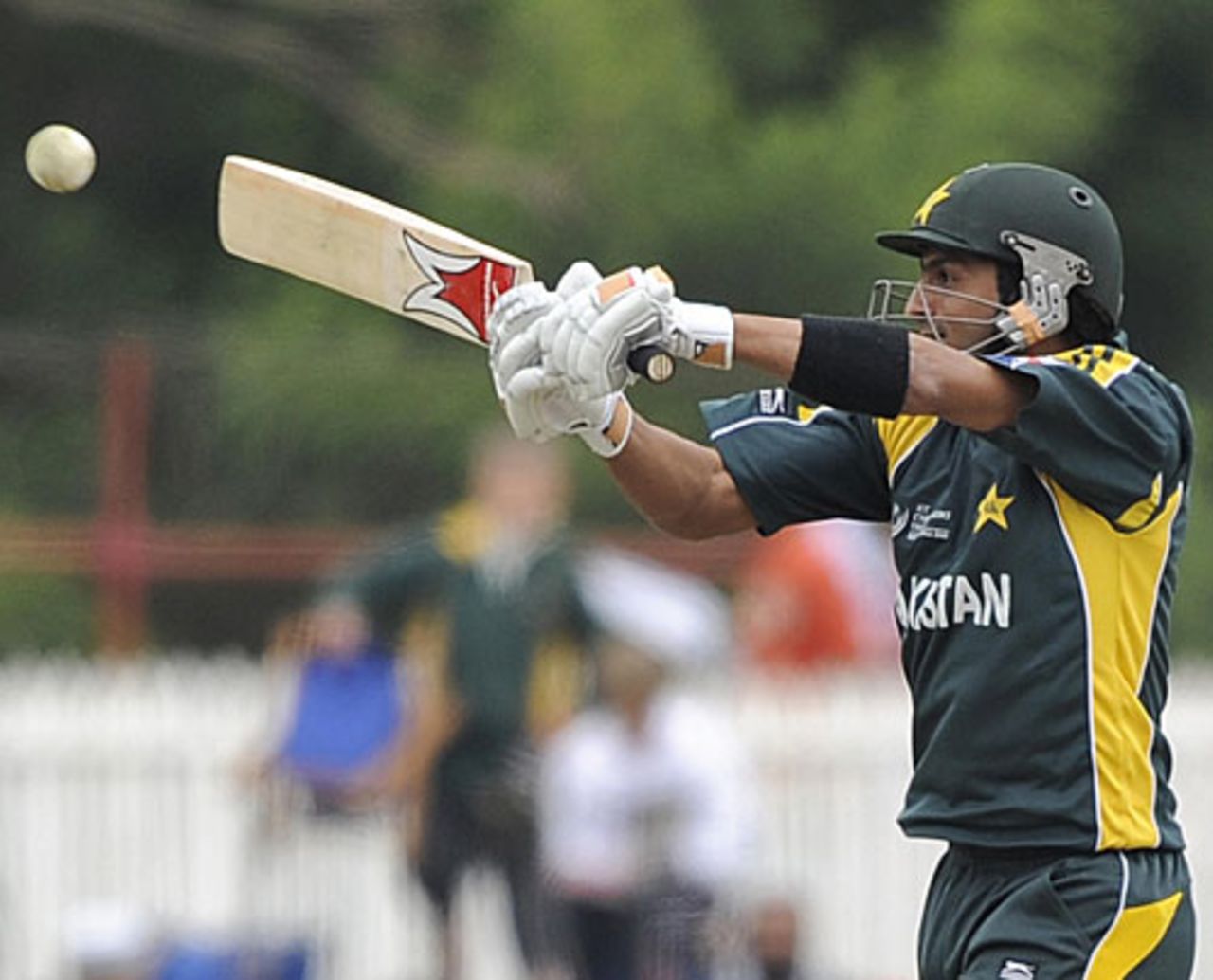 Shoaib Malik reaches high and wide for the ball, Australia v Pakistan, ICC Champions Trophy, Group A, Centurion, September 30, 2009