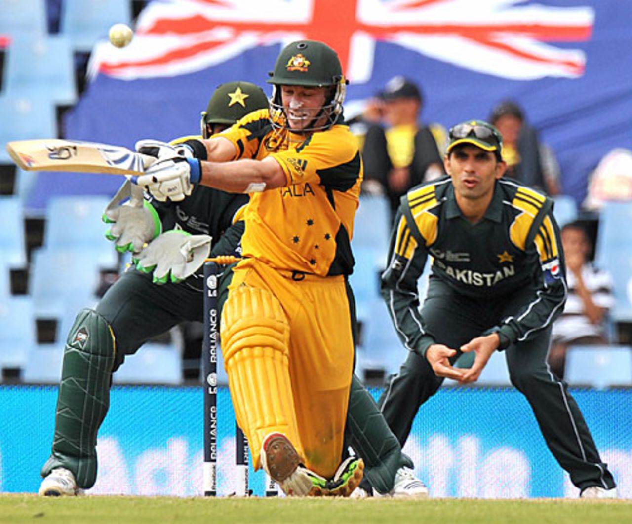 Michael Hussey sweeps, Australia v Pakistan, ICC Champions Trophy, Group A, Centurion, September 30, 2009