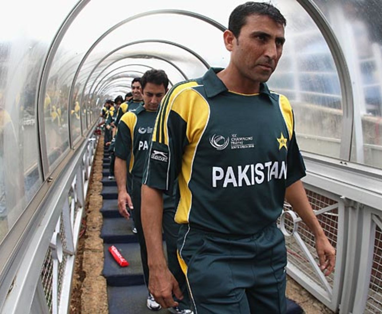 Younis Khan, broken finger and all, leads his team out, New Zealand v Pakistan, ICC Champions Trophy, 2nd semi-final, Johannesburg, October 3, 2009