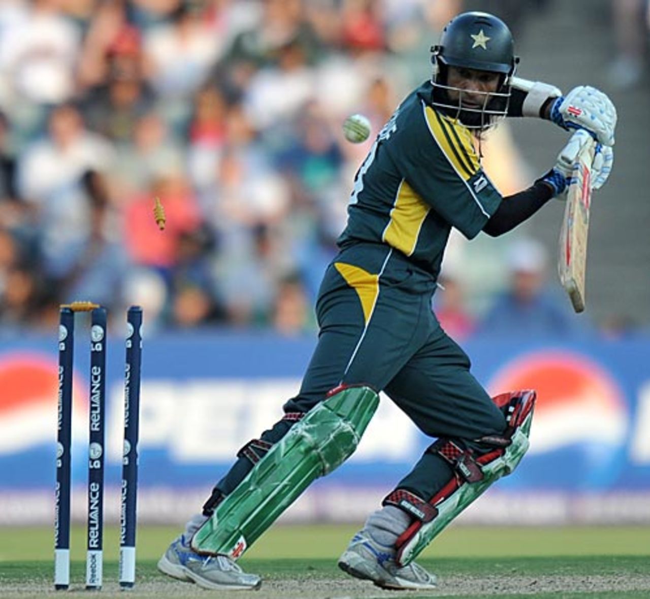Mohammad Yousuf is bowled , New Zealand v Pakistan, ICC Champions Trophy, 2nd semi-final, Johannesburg, October 3, 2009