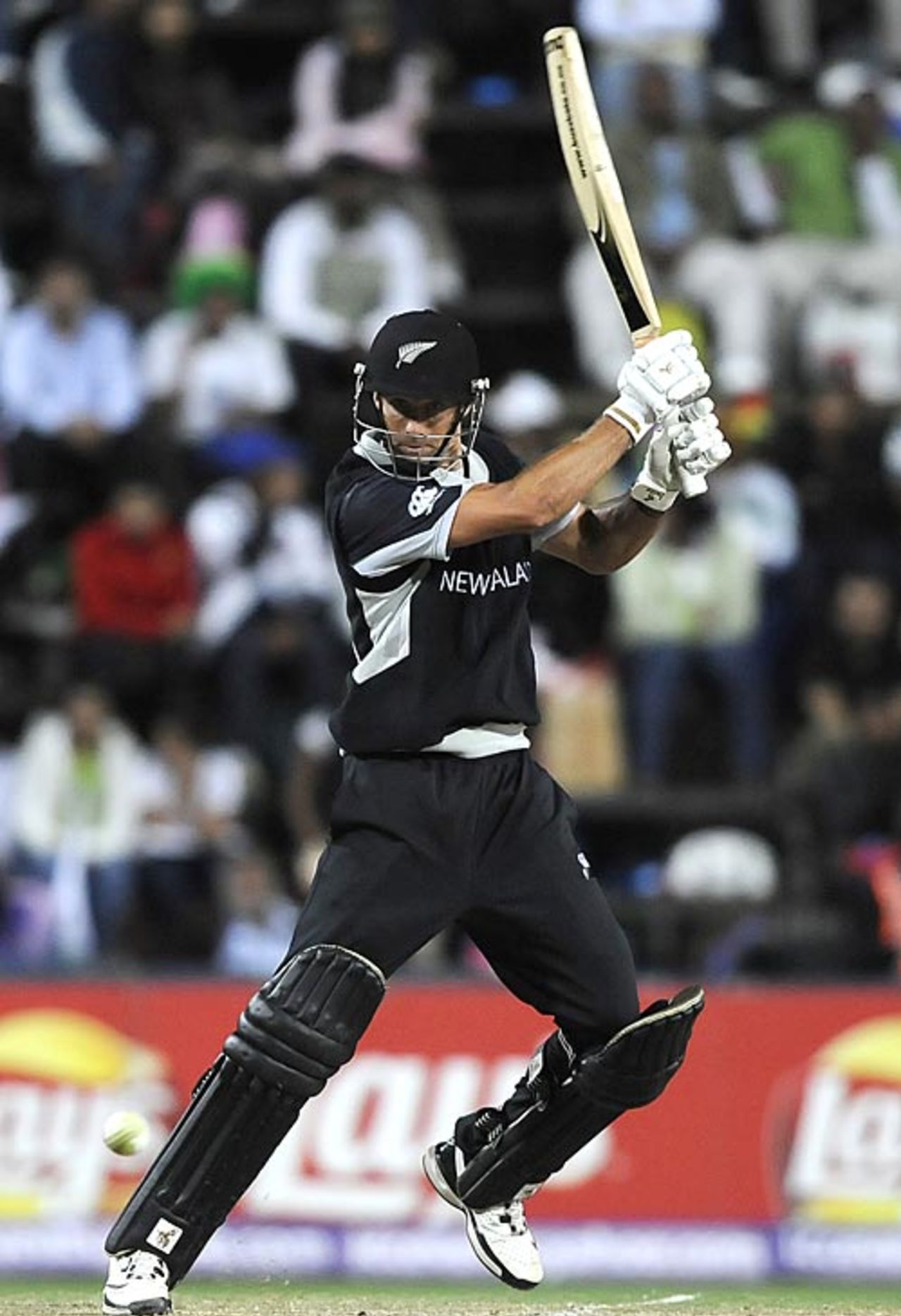 Grant Elliott cuts through point, New Zealand v Pakistan, ICC Champions Trophy, 2nd semi-final, Johannesburg, October 3, 2009