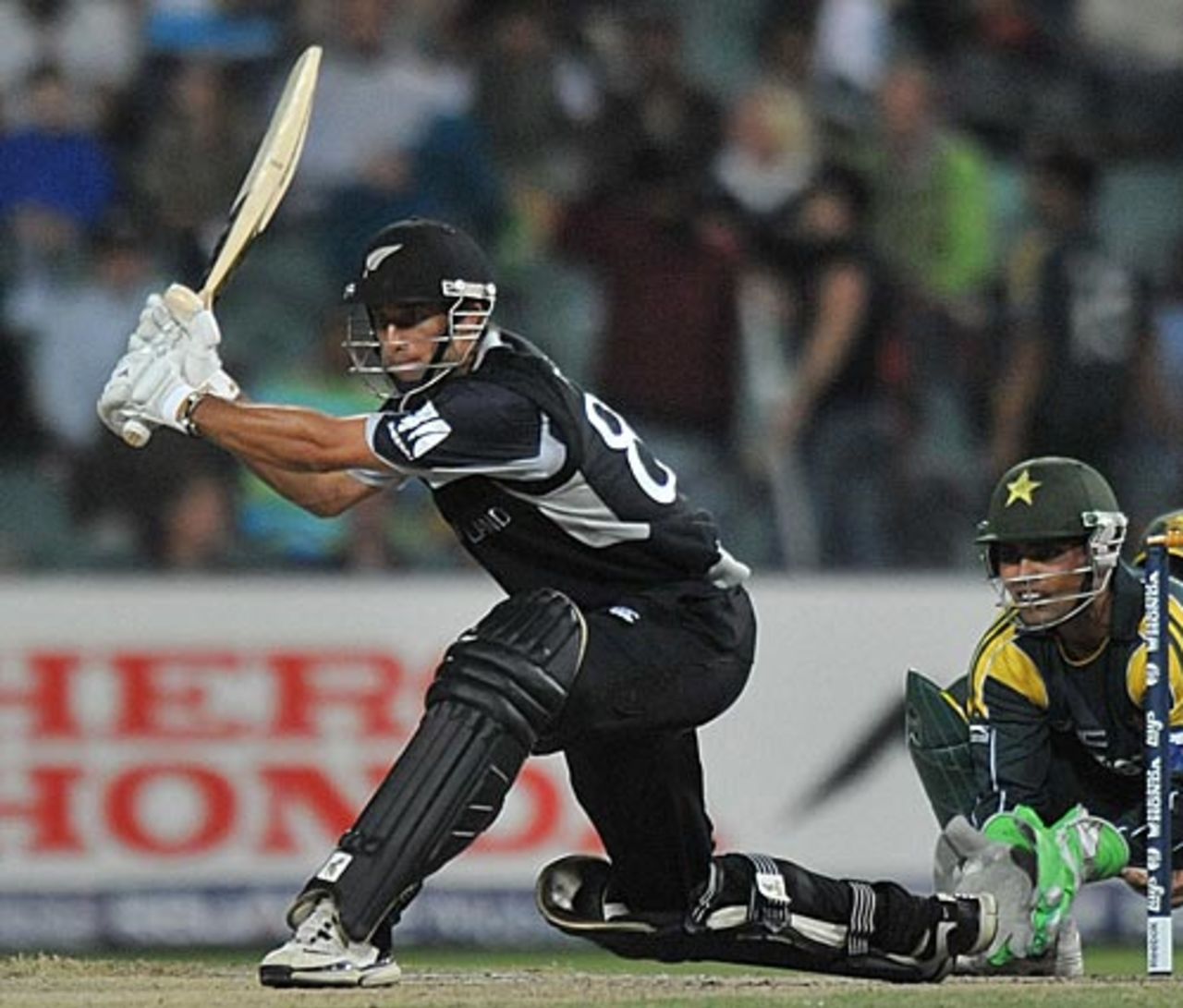 Grant Elliott prepares to sweep, New Zealand v Pakistan, ICC Champions Trophy, 2nd semi-final, Johannesburg, October 3, 2009