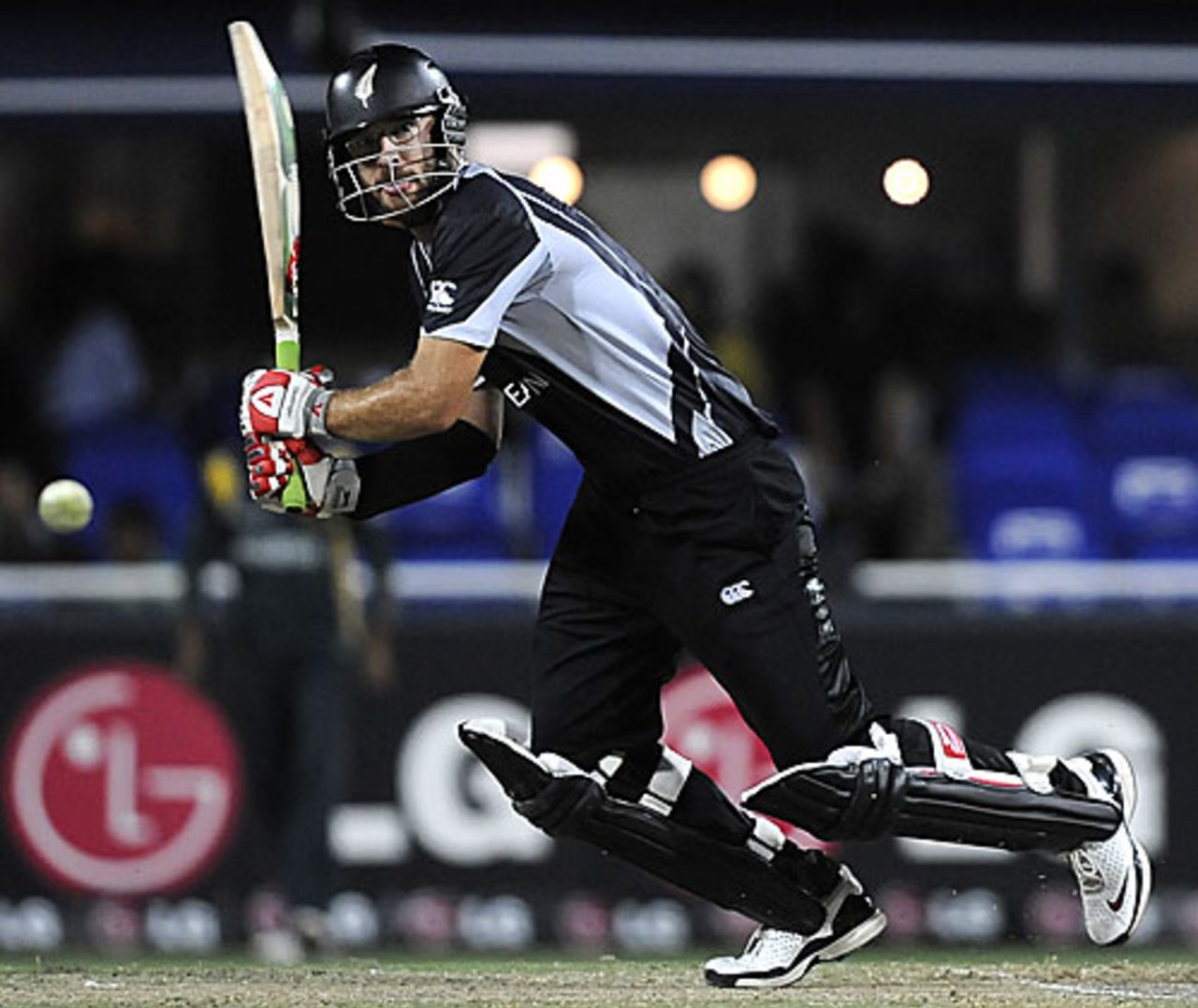 Daniel Vettori promoted himself up the order and the move worked, New Zealand v Pakistan, ICC Champions Trophy, 2nd semi-final, Johannesburg, October 3, 2009