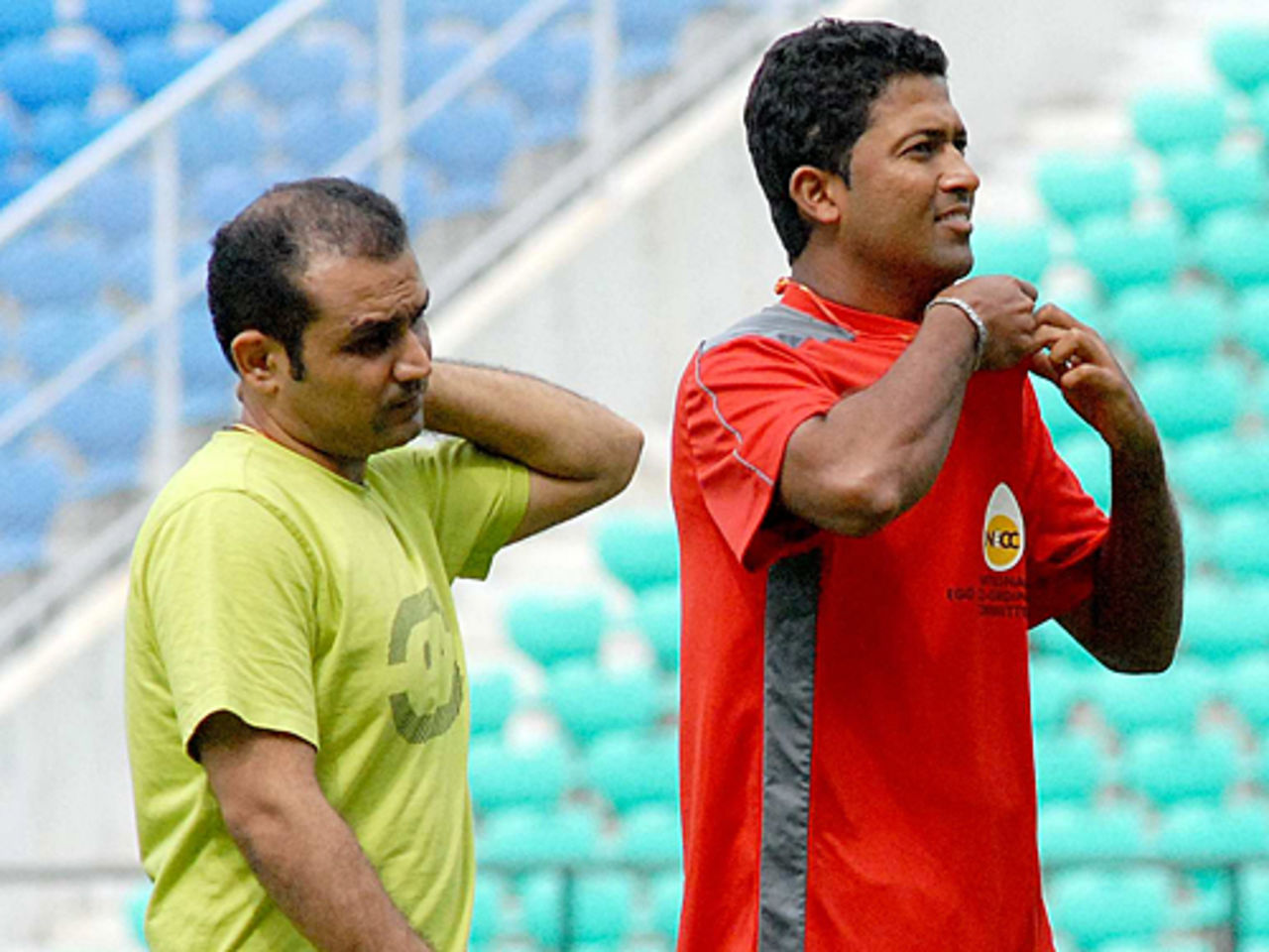 Virender Sehwag and Wasim Jaffer check out the ground conditions, Mumbai v Rest of India, Irani Cup, Nagpur, 5th day, October 5, 2009