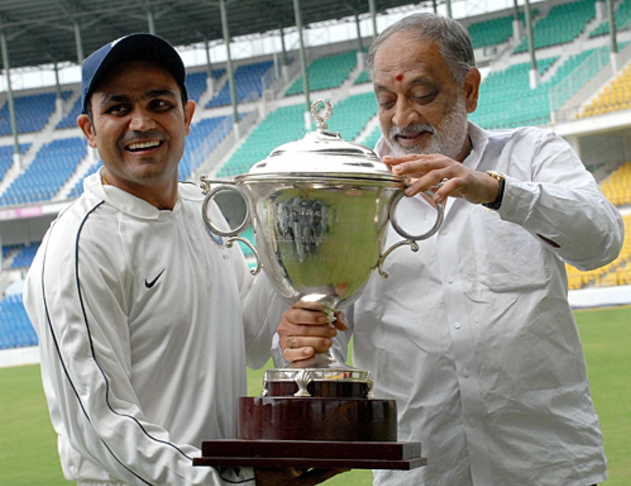 Virender Sehwag with the Irani Cup, Mumbai v Rest of India, Irani Cup, Nagpur, 5th day, October 5, 2009