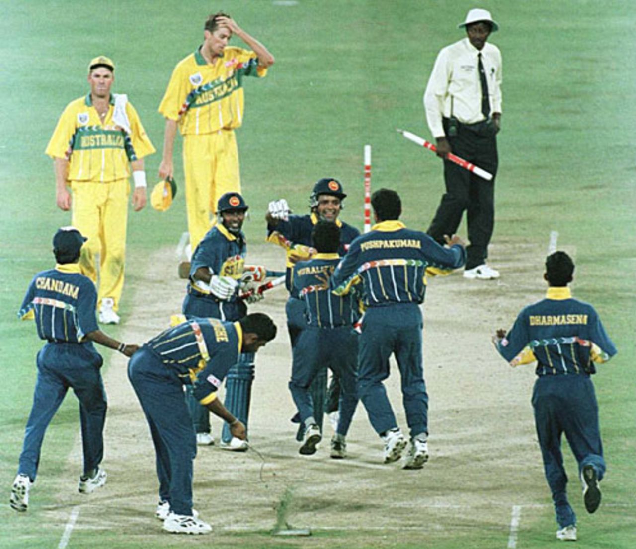 Sri Lanka win the World Cup, Final, Australia v Sri Lanka, Wills World Cup, Lahore, March 17, 1996