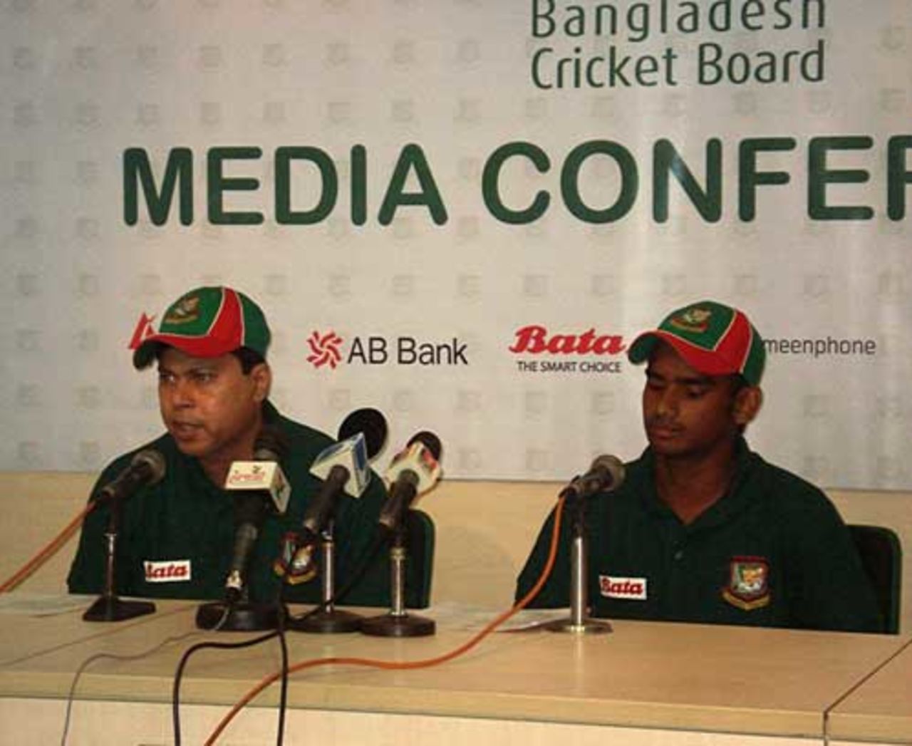 Bangladesh Under-19 captain Mahmudul Hasan (r), and coach Minhajul Abedin, speak about the England series, Mirpur, October 11, 2009