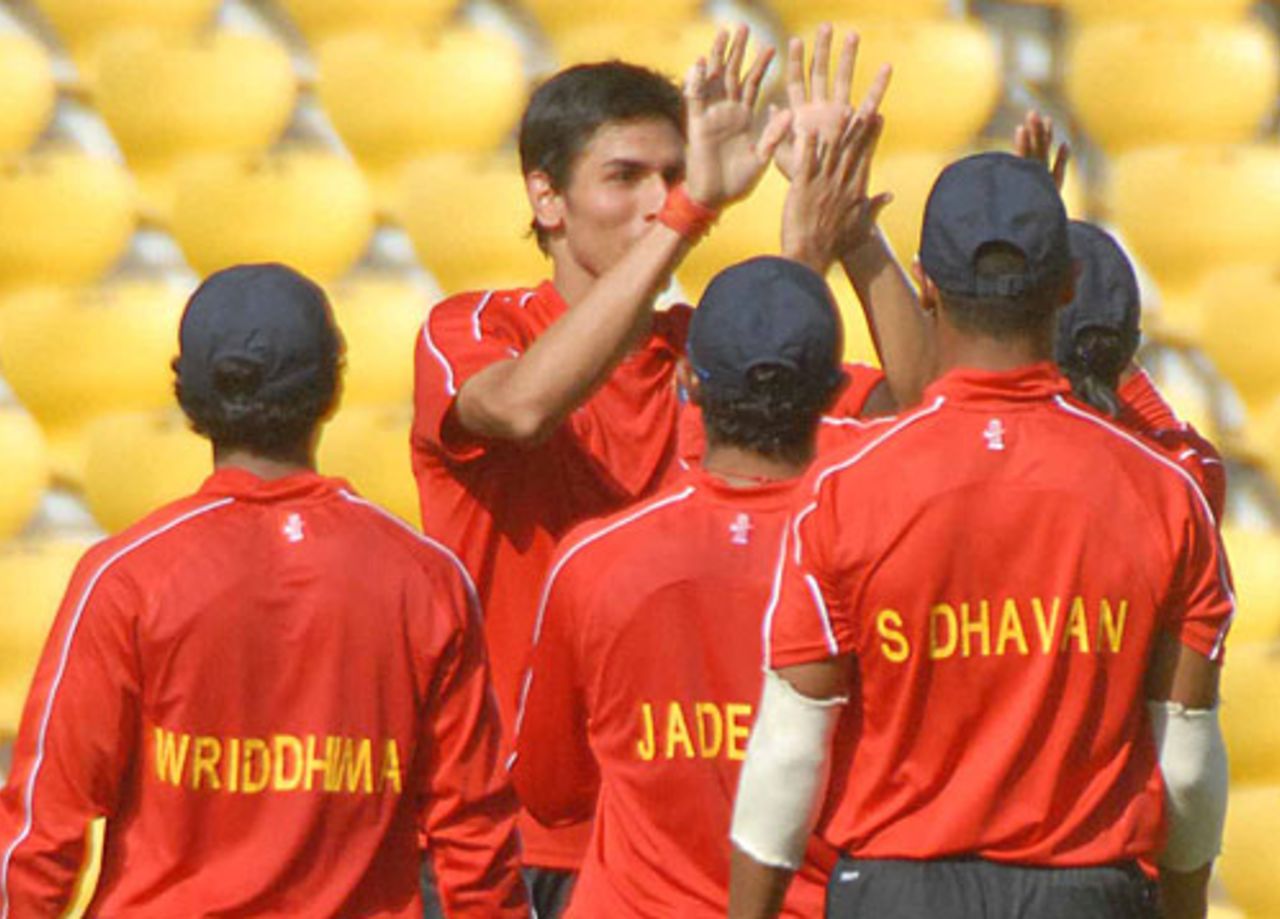 Sudeep Tyagi celebrates a wicket, India Blue v India Red, NKP Salve Challenger Trophy final, Nagpur, October 11, 2009