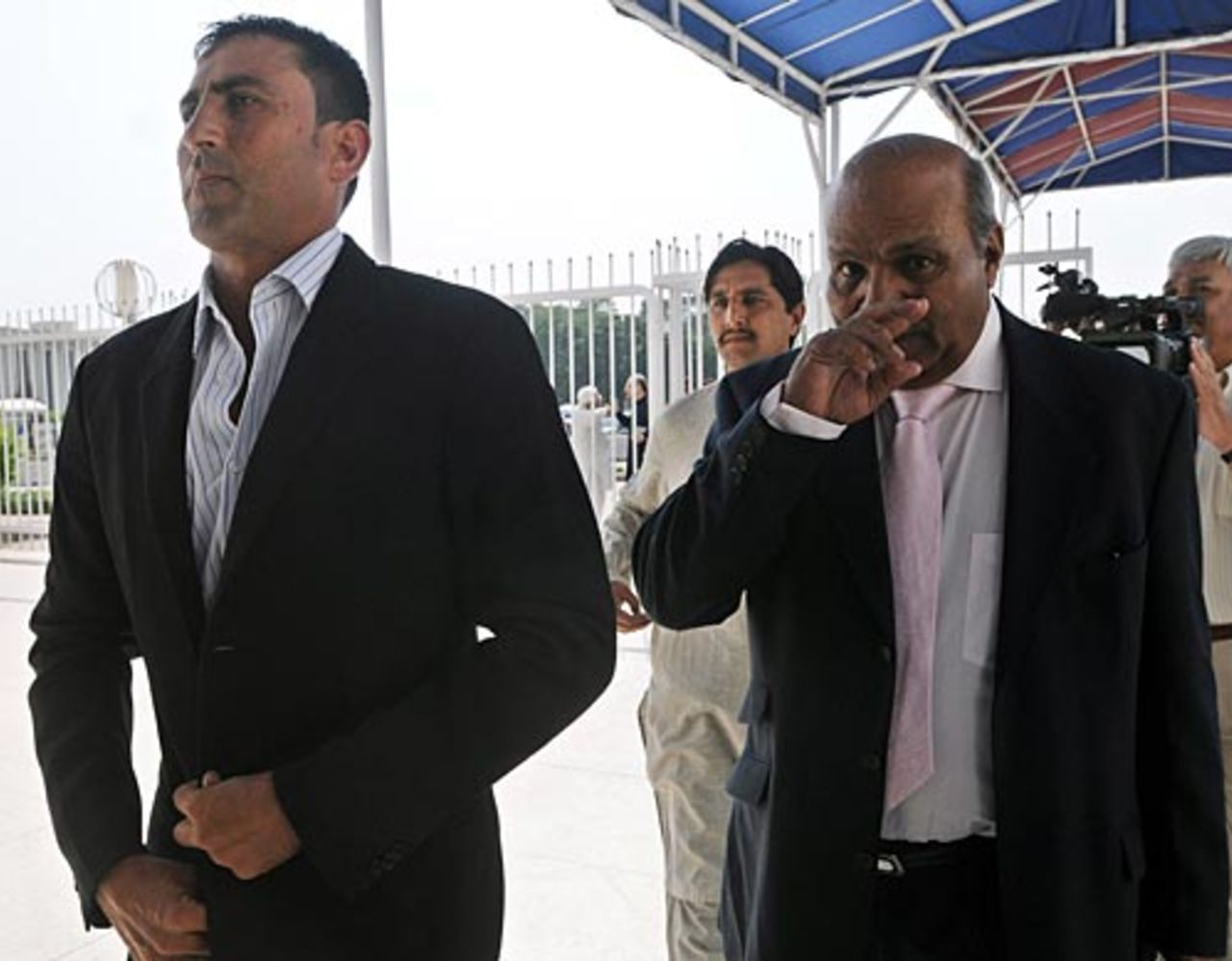 Younis Khan arrives, ready to resign as Pakistan captain, Islamabad, October 13, 2009 
