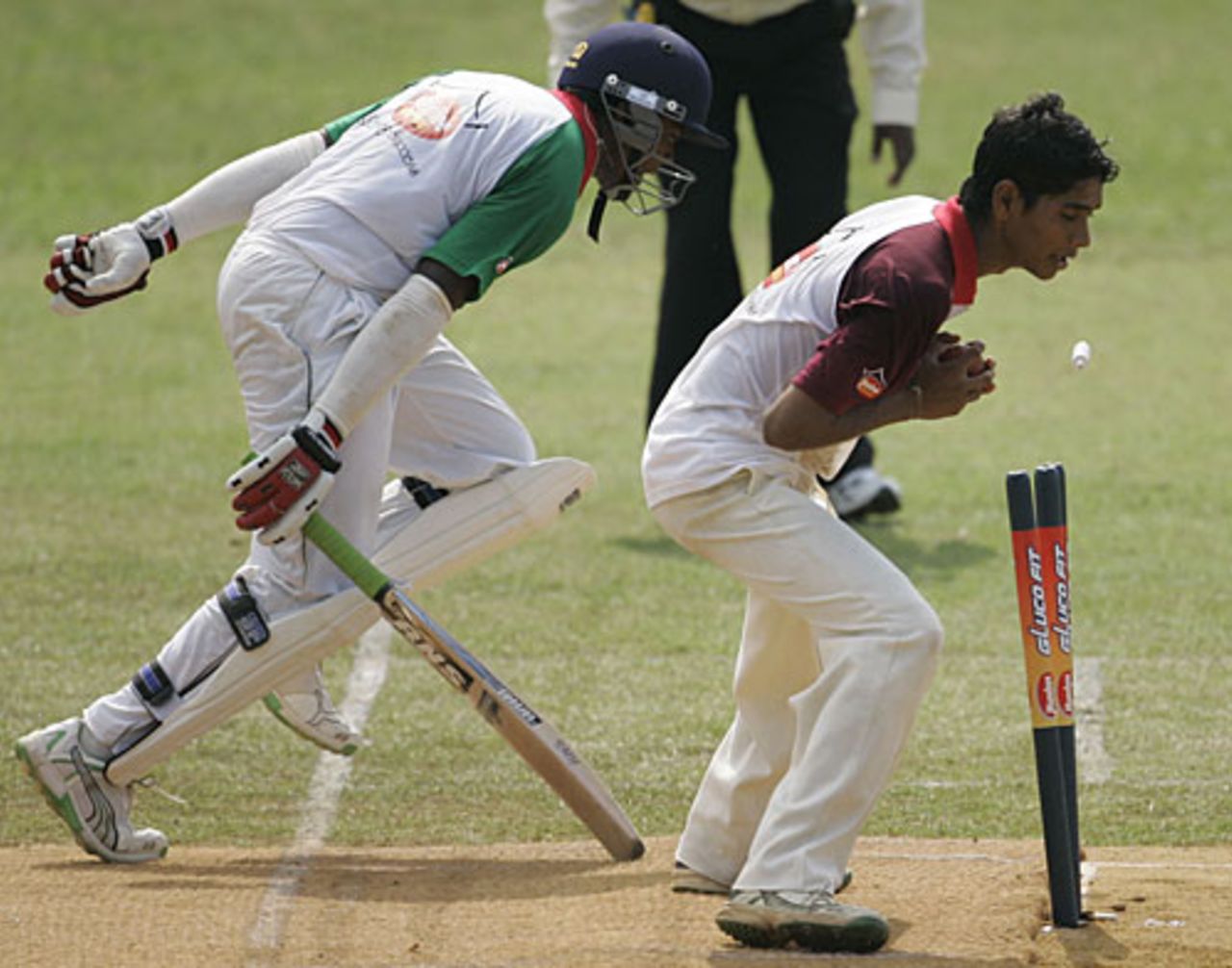Prashan Wickremasinghe takes the bails off in a flash, Nalanda College v St Benedict's College, Glucofit Cricket Sixes, Colombo, October 18, 2009