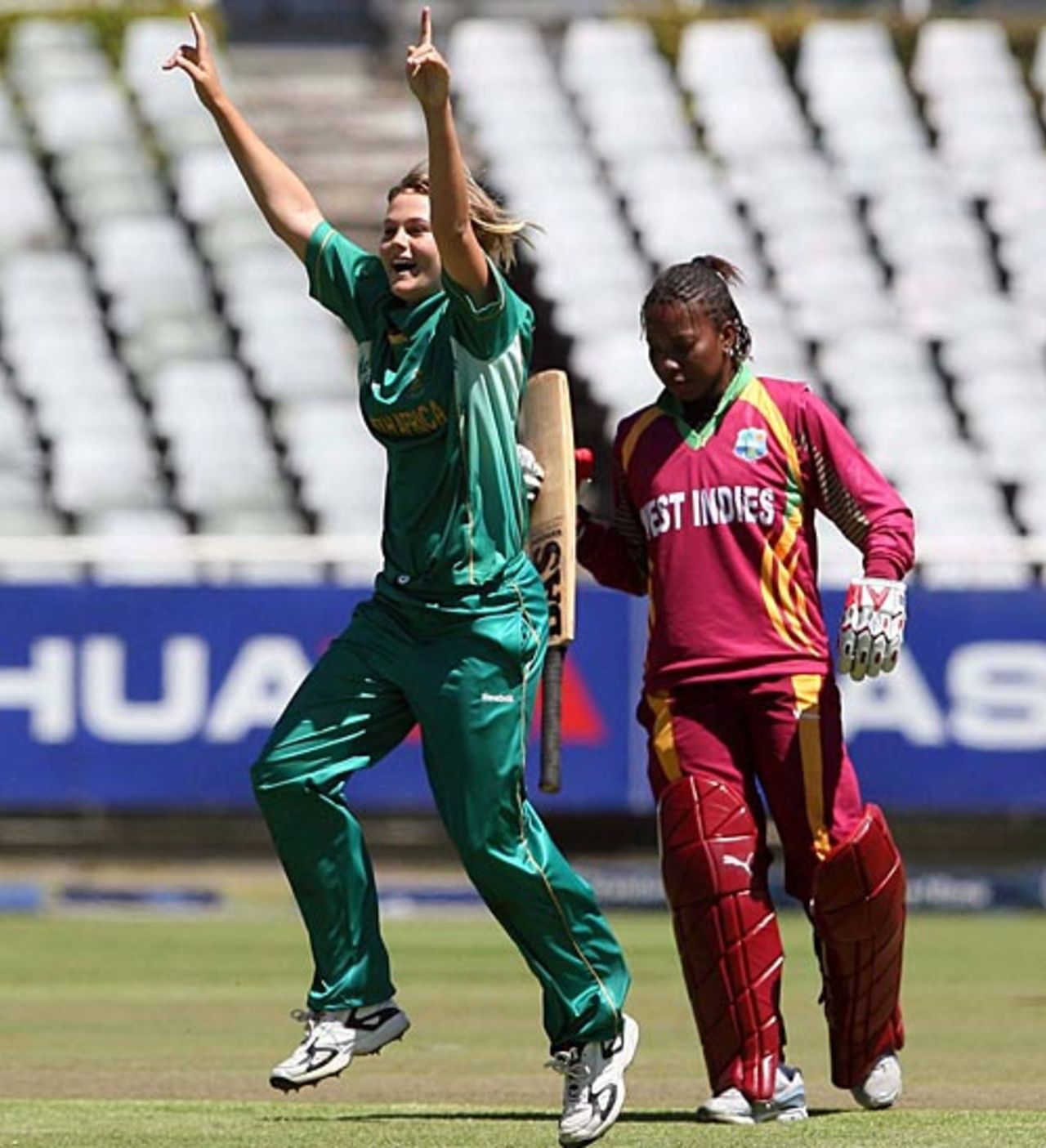 Dane van Niekerk took 3 for 25 against West Indies, South Africa v West Indies, 2nd women's ODI, Newlands, October 18, 2009