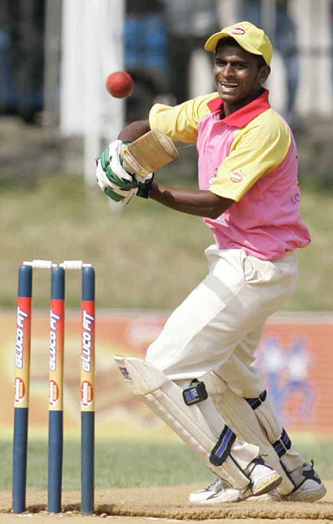 Milando Jennifer tries to be unorthodox, Jaffna Combine Schools v Richmond College, Glucofit Cricket Sixes, Colombo, October 18, 2009