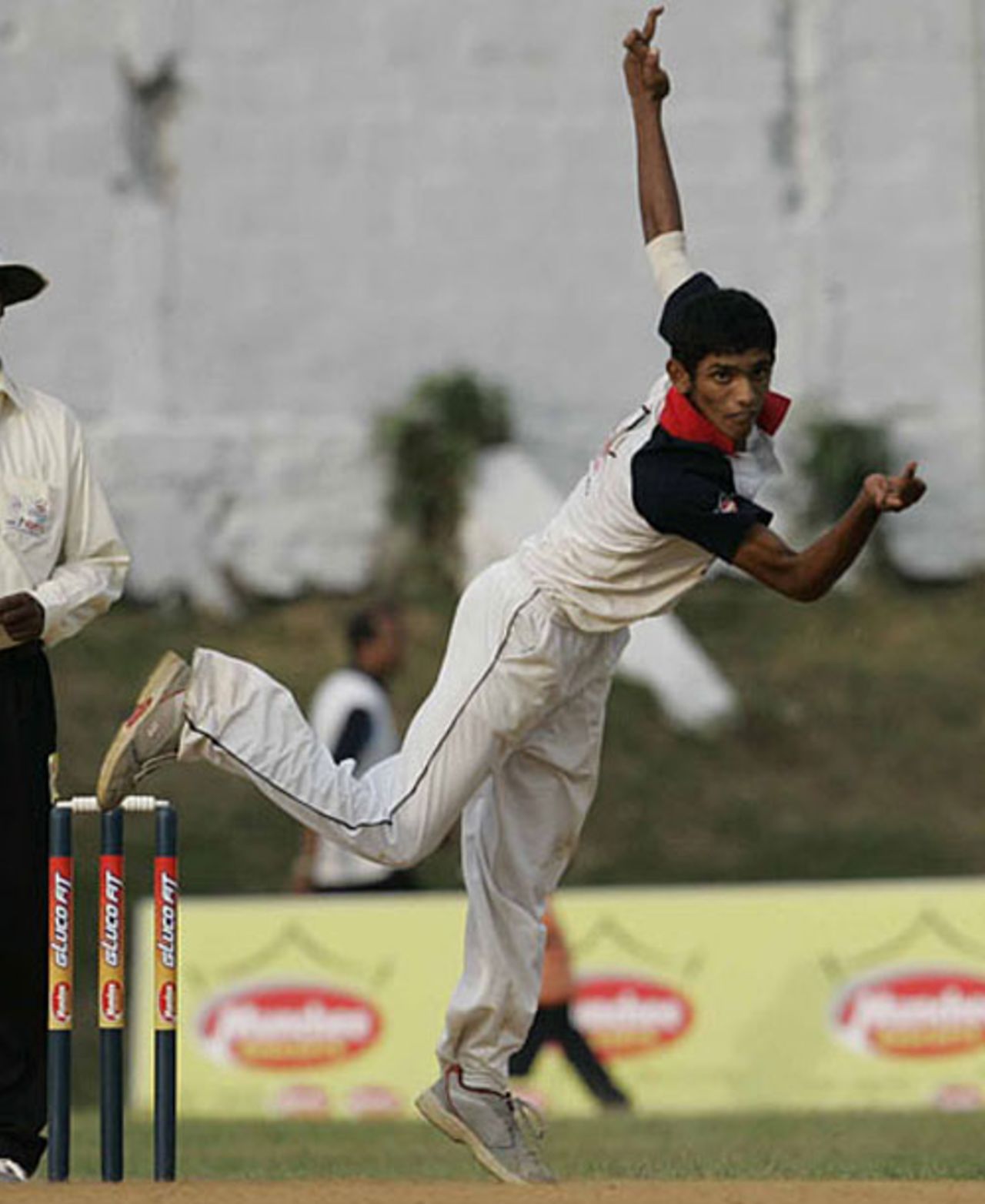 Roscoc Thattil in action, Nalanda College v St. Joseph's College, 1st semi-final, Glucofit Cricket Sixes, Colombo, October 18, 2009 
