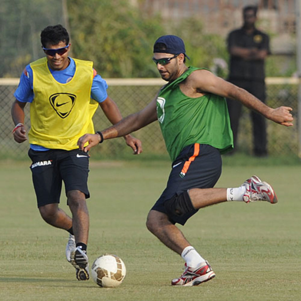 Yuvraj Singh twists and turns past Ravindra Jadeja, Mumbai, October 20, 2009