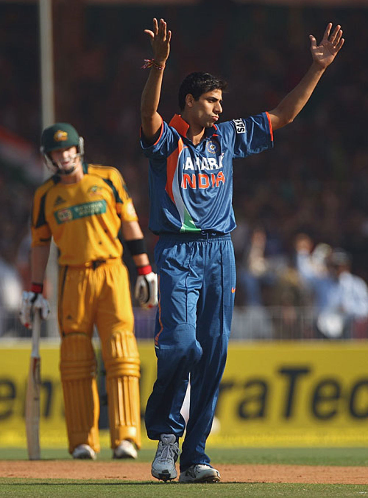 Ashish Nehra gets rid off Shane Watson early, India v Australia, 1st ODI, Vadodara, October 25, 2009