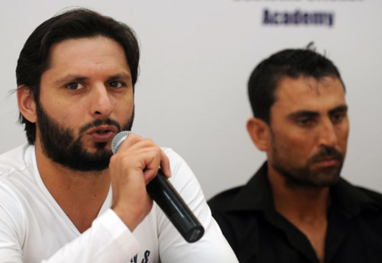 Shahid Afridi and Younis Khan field questions from the press, Karachi, October 26, 2009