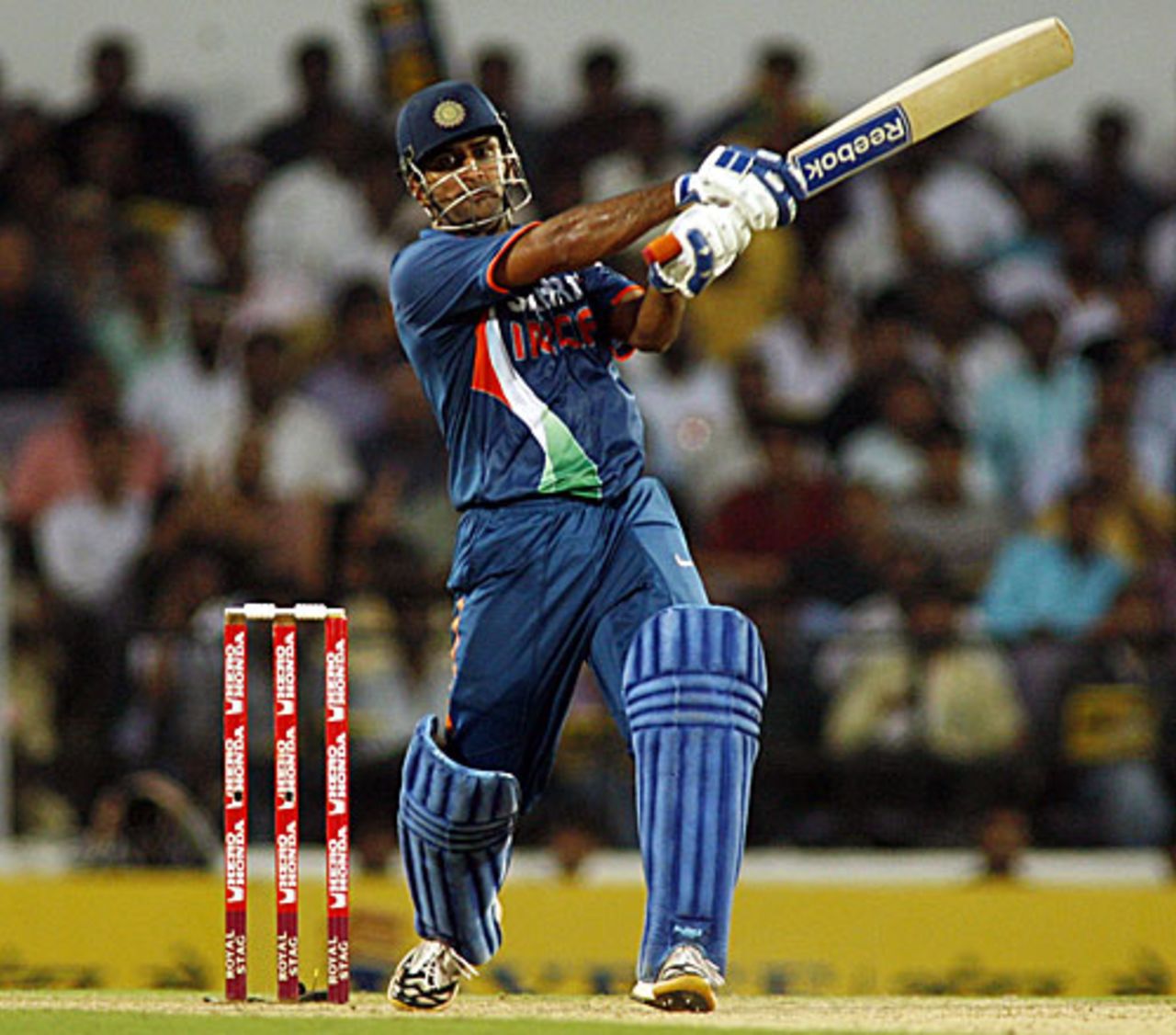 MS Dhoni butchers the bowling during his century, India v Australia, 2nd ODI, Nagpur, October 28, 2009