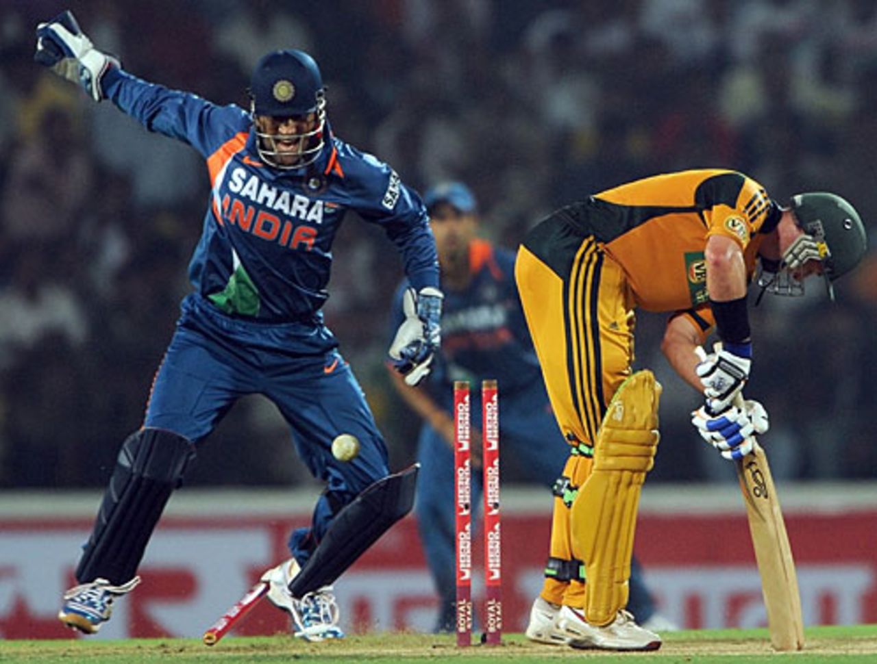 Michael Hussey is castled by Ravindra Jadeja, India v Australia, 2nd ODI, Nagpur, October 28, 2009