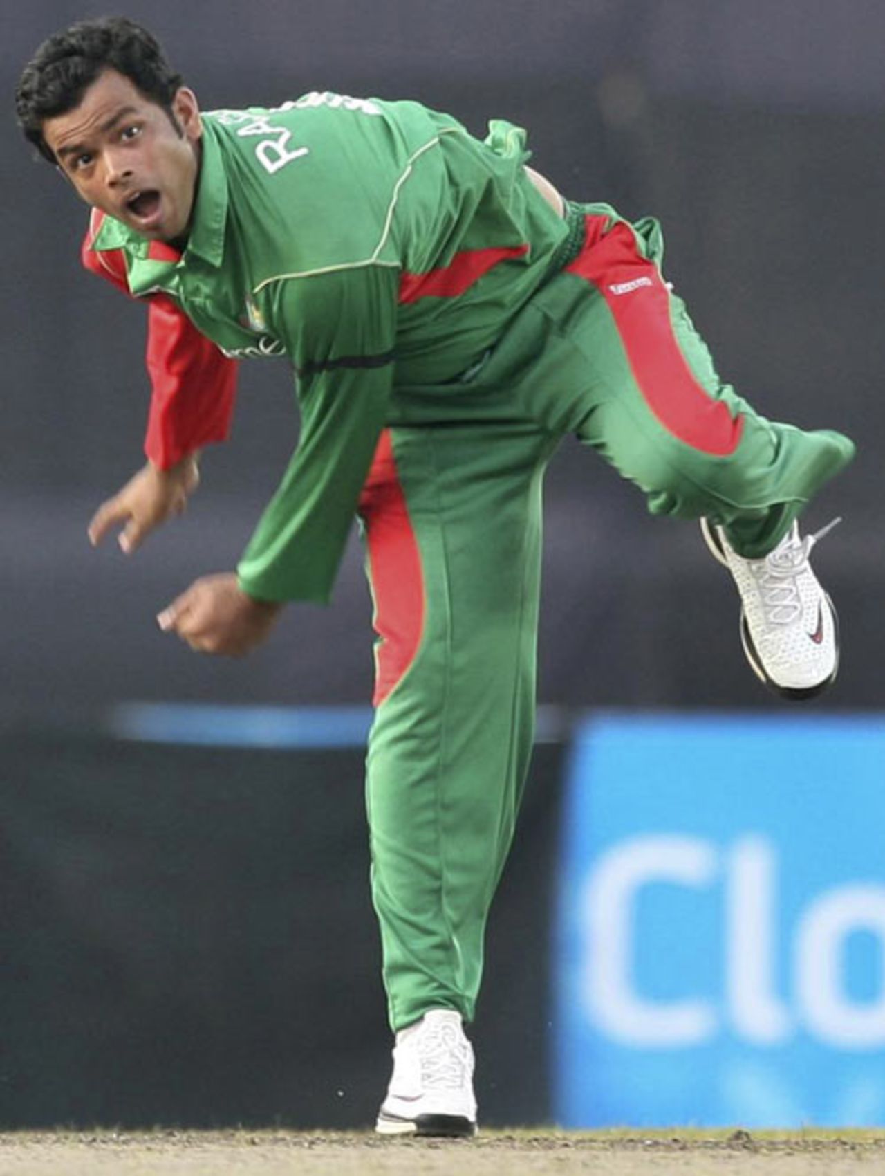Abdur Razzak had career-best returns of 5 for 29, Bangladesh v Zimbabwe, 2nd ODI, Mirpur, October 29, 2009