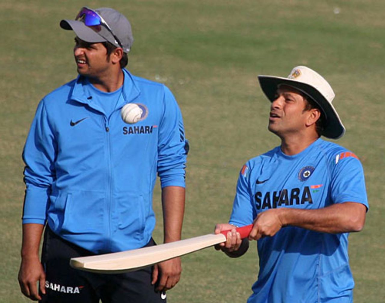 Sachin Tendulkar and Suresh Raina at practice, Delhi, October 30, 2009
