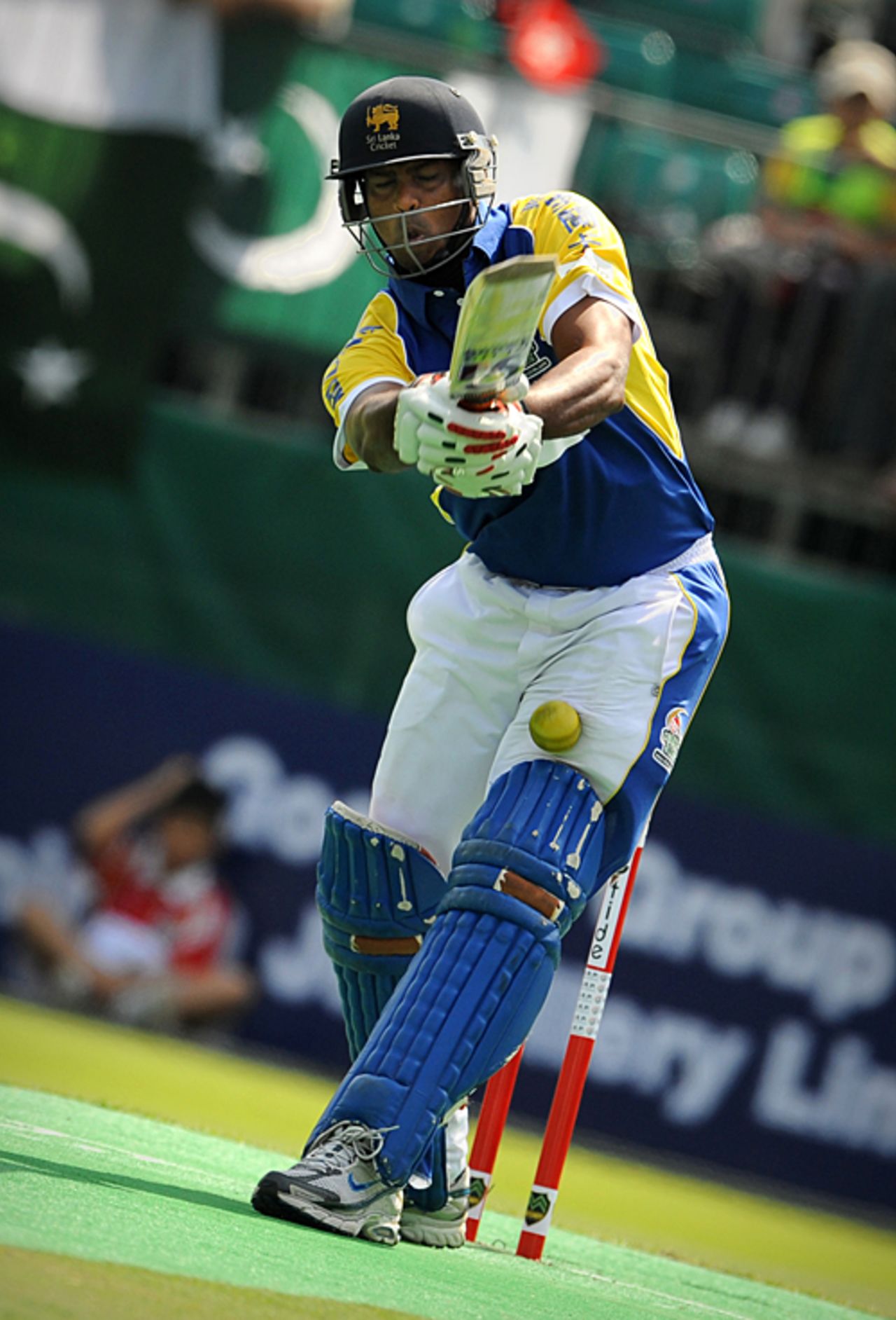 Dilhara Lokuhettige misses a shot, Sri Lanka v Pakistan, Hong Kong Cricket Sixes, Kowloon, October 31, 2009