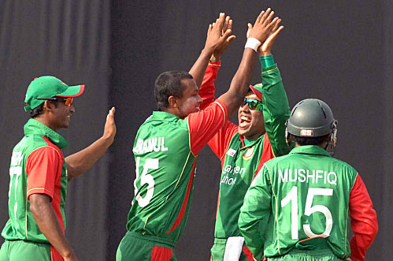 Enamul Haque Jnr celebrates after sending back Forster Mutizwa, Bangladesh v Zimbabwe, 3rd ODI, Mirpur, October 31, 2009