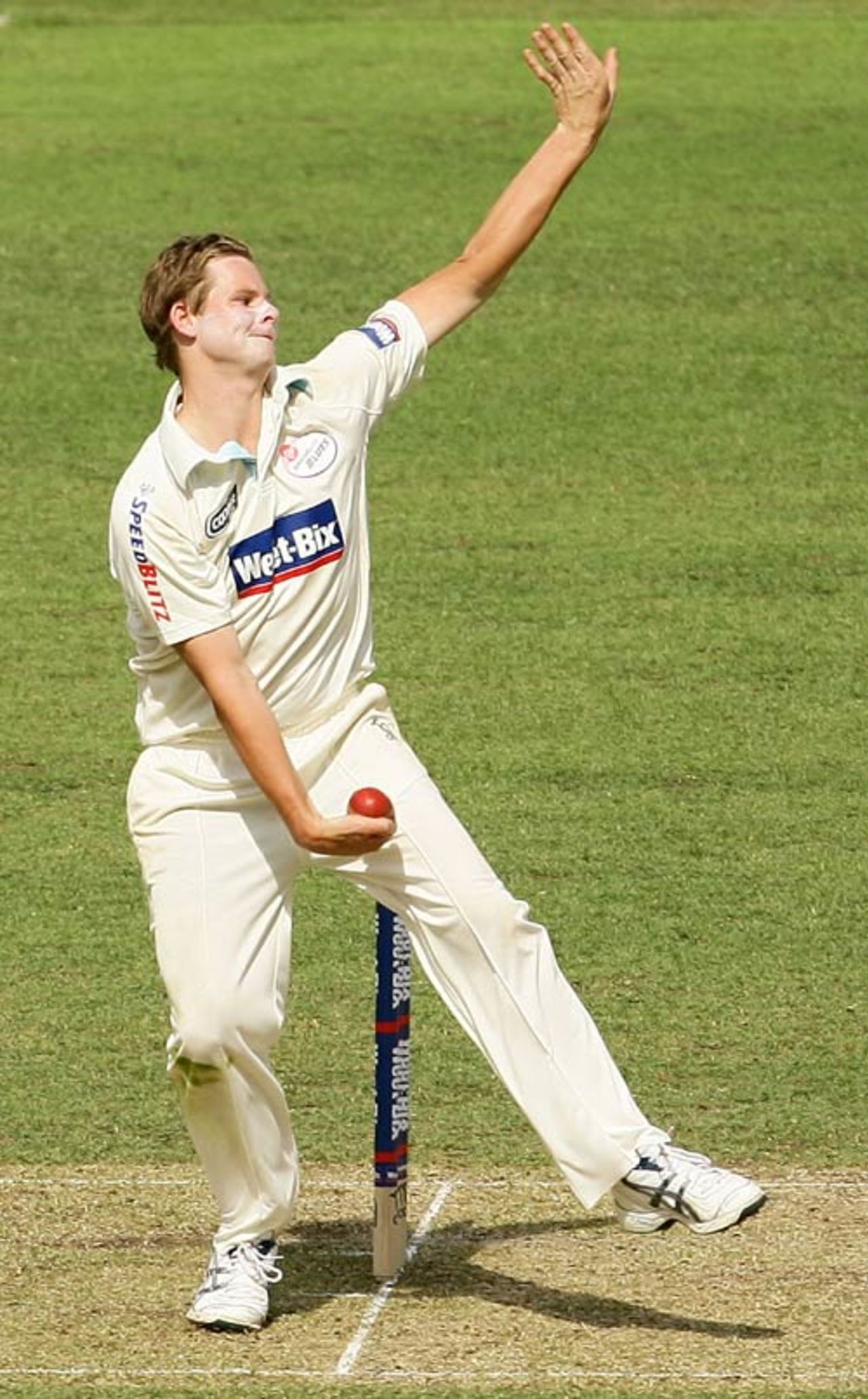 Steven Smith sends down a delivery, New South Wales v Western Australia, Sheffield Shield, Sydney, 1st day, November 3, 2009