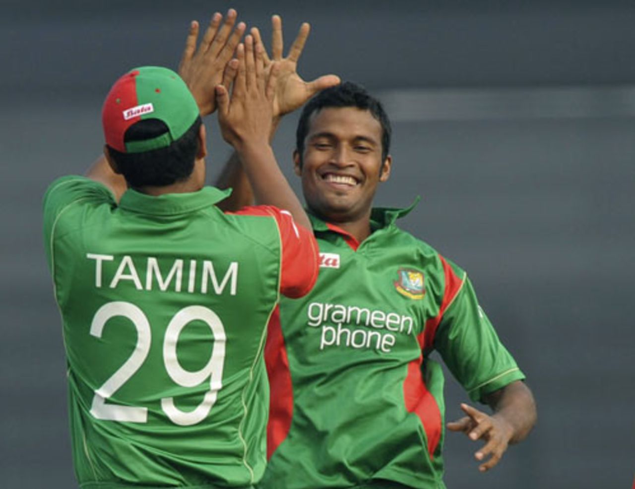 Nazmul Hossain and Tamim Iqbal celebrate a wicket, Bangladesh v Zimbabwe, 4th ODI, Chittagong, November 3, 2009