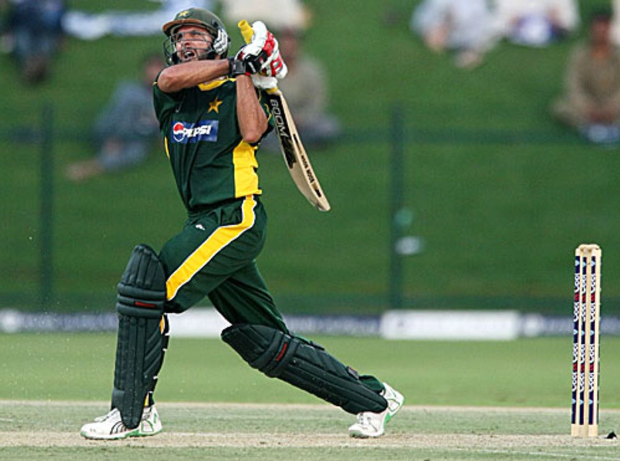 Shahid Afridi goes for a big heave, Pakistan v New Zealand, 1st ODI, Abu Dhabi, November 3, 2009