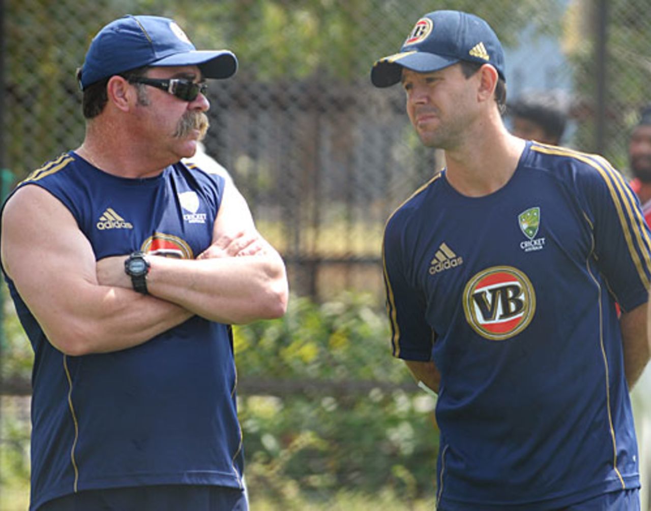 David Boon and Ricky Ponting deep in discussion, Hyderabad, November 4, 2009