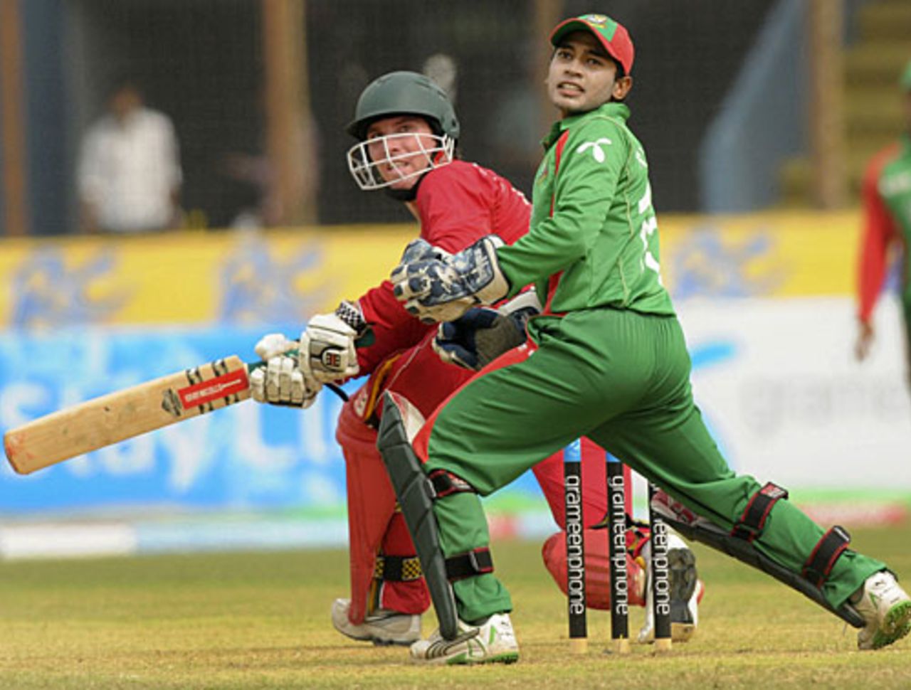 Brendan Taylor paddles to good effect, Bangladesh v Zimbabwe, 5th ODI, Chittagong, November 5, 2009