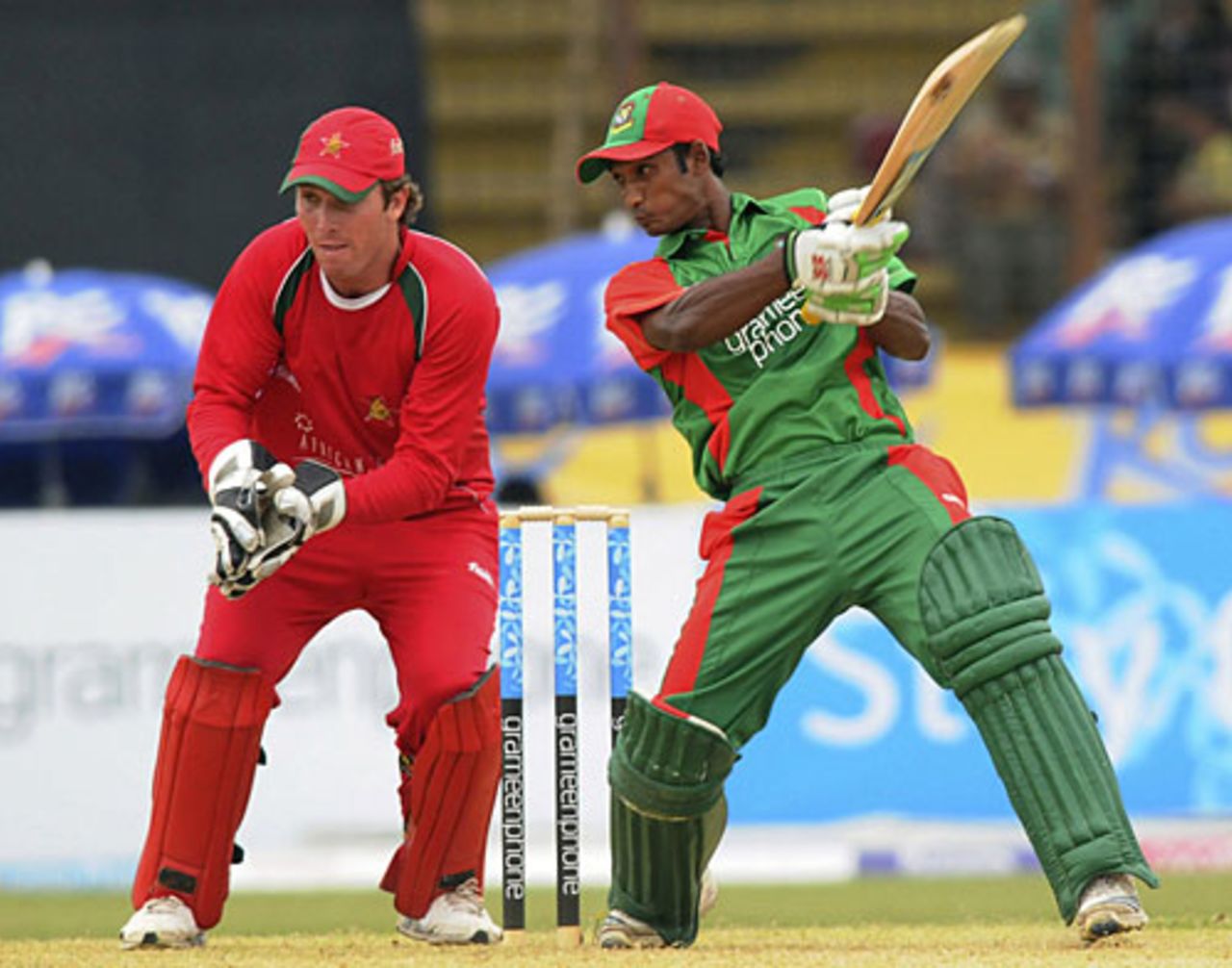 Naeem Islam cuts loose, Bangladesh v Zimbabwe, 5th ODI, Chittagong, November 5, 2009