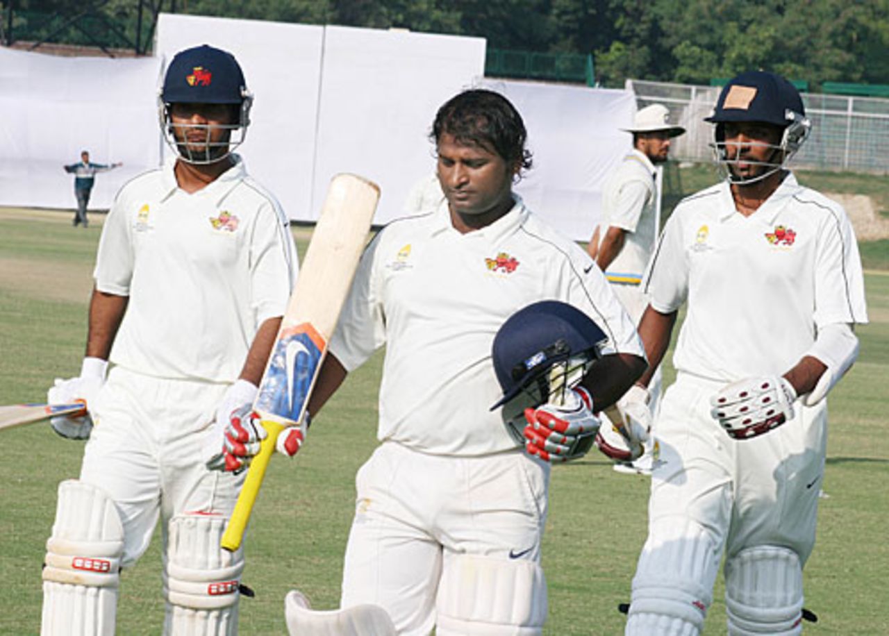 Ramesh Powar acknowledges the cheers for his hundred, Punjab v Mumbai, Ranji Trophy Super League, Group A, Chandigarh, 3rd day, November 5, 2009 