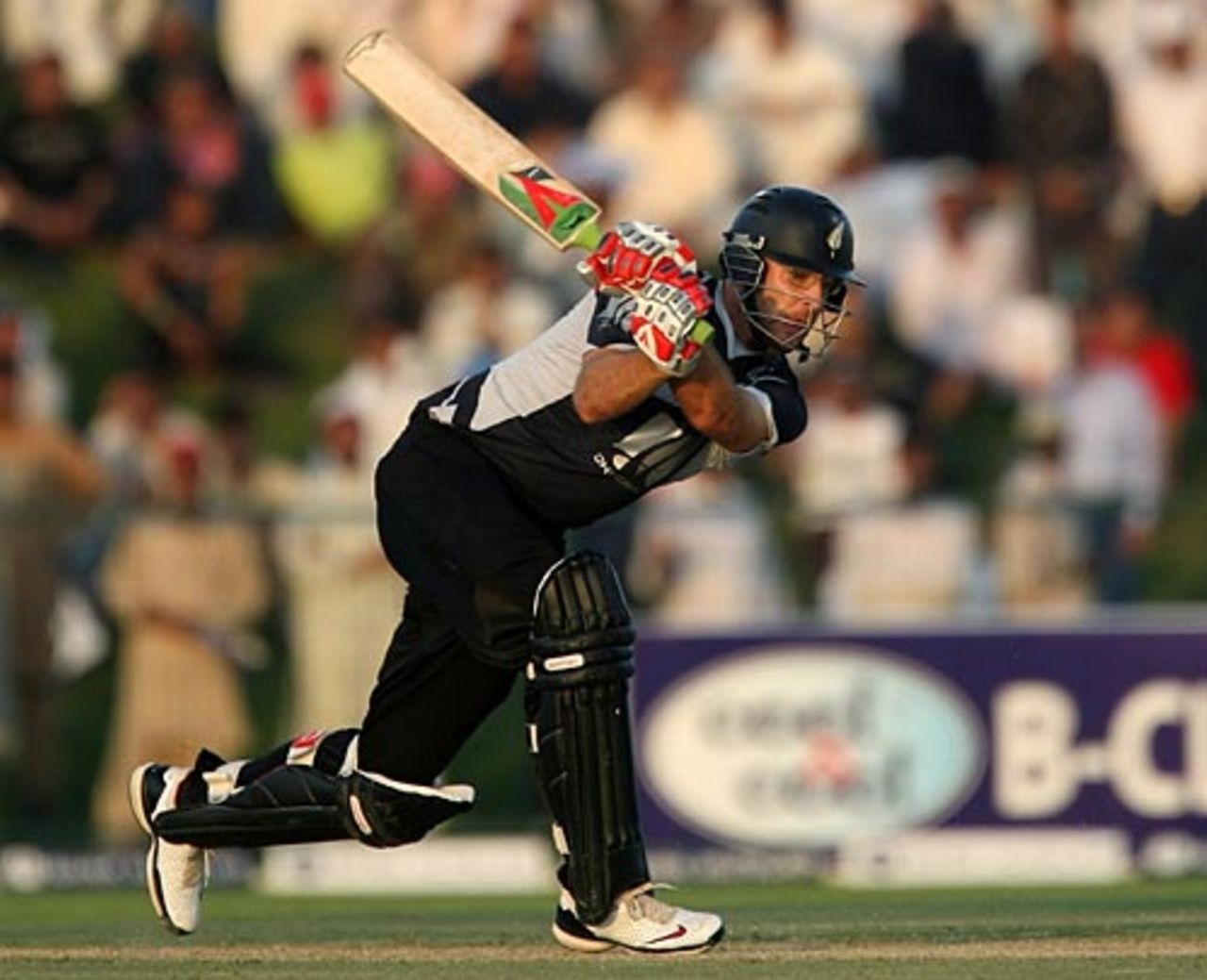 Daniel Vettori scored 30 off 33 balls, Pakistan v New Zealand, 2nd ODI, Abu Dhabi, November 6, 2009