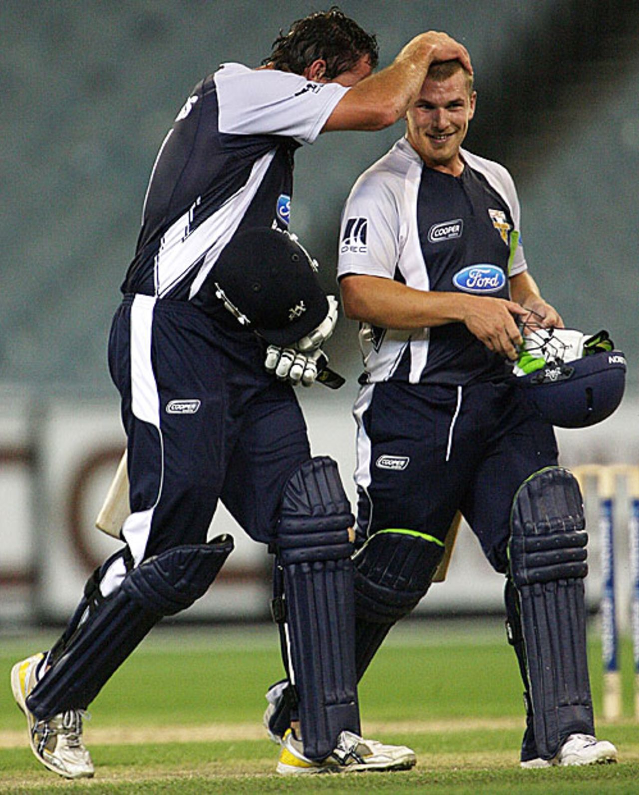 John Hastings and Aaron Finch celebrate Victoria's victory, Victoria v Tasmania, Ford Ranger Cup, Melbourne, November 7, 2009