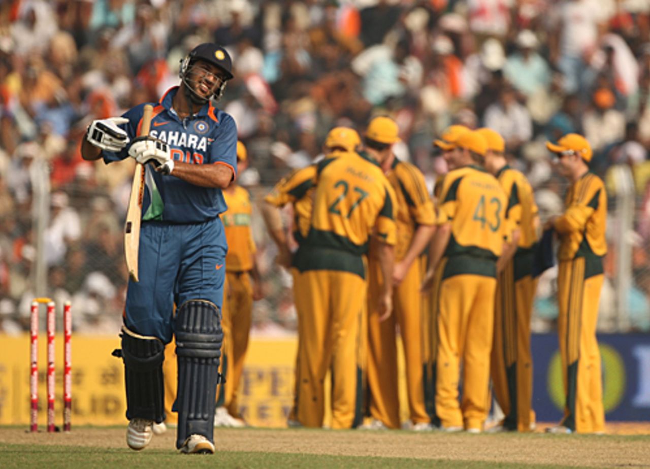 Yuvraj Singh's departure left India in deep trouble, India v Australia, 6th ODI, Guwahati, November 8, 2009