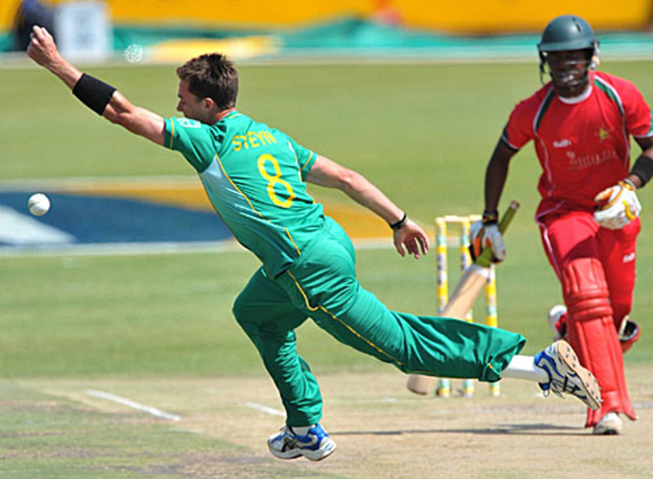 Dale Steyn attempts a catch off his own bowling, South Africa v Zimbabwe, 1st ODI, Benoni, November 8, 2009