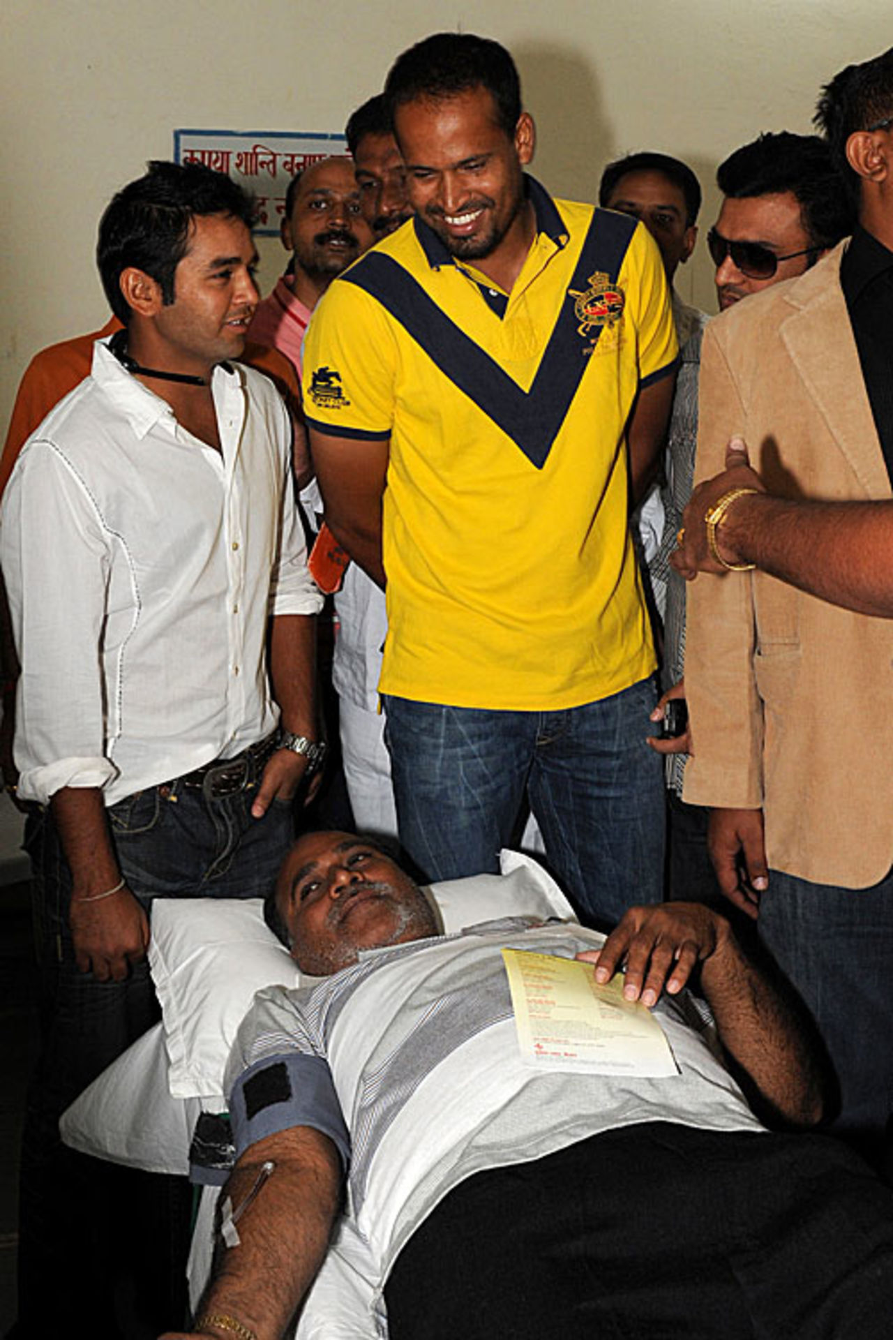 Parthiv Patel and Yusuf Pathan visit donors during a blood donation drive, Ahmedabad, November 8, 2009