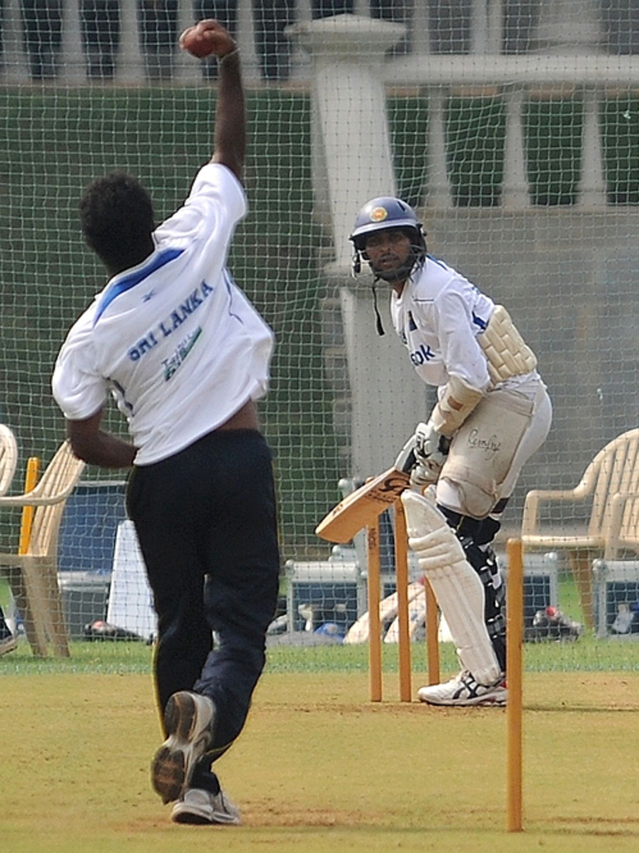 Muttiah Muralitharan bowls to Tillakaratne Dilshan, Mumbai, November 9, 2009