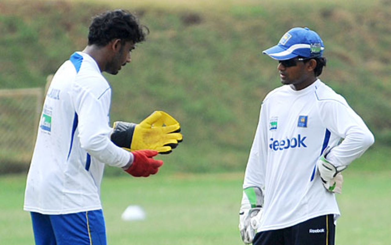 Prasanna Jayawardene discusses a point with Kaushal Silva, Mumbai, November 9, 2009